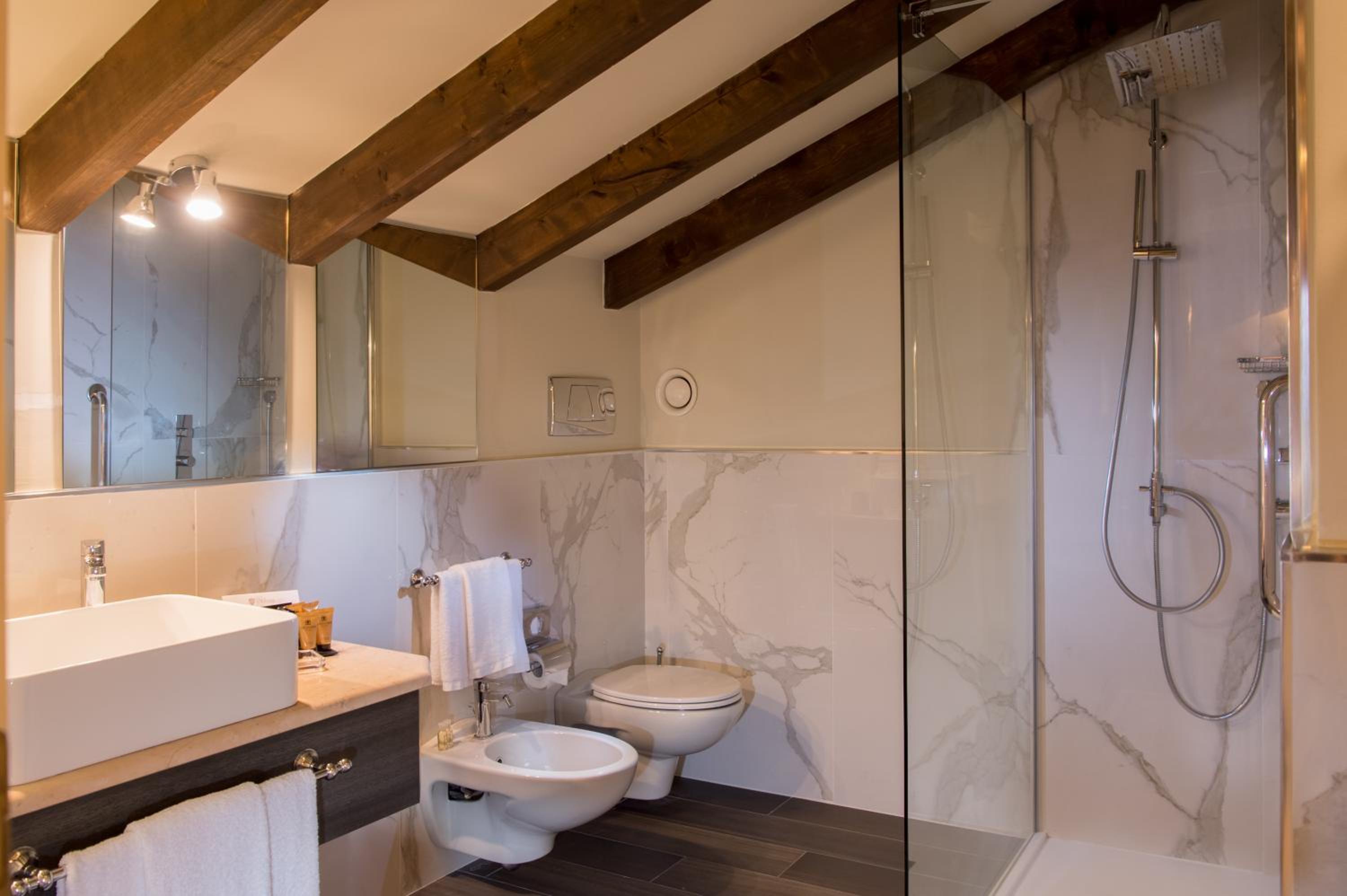 King Suite - Photo 7