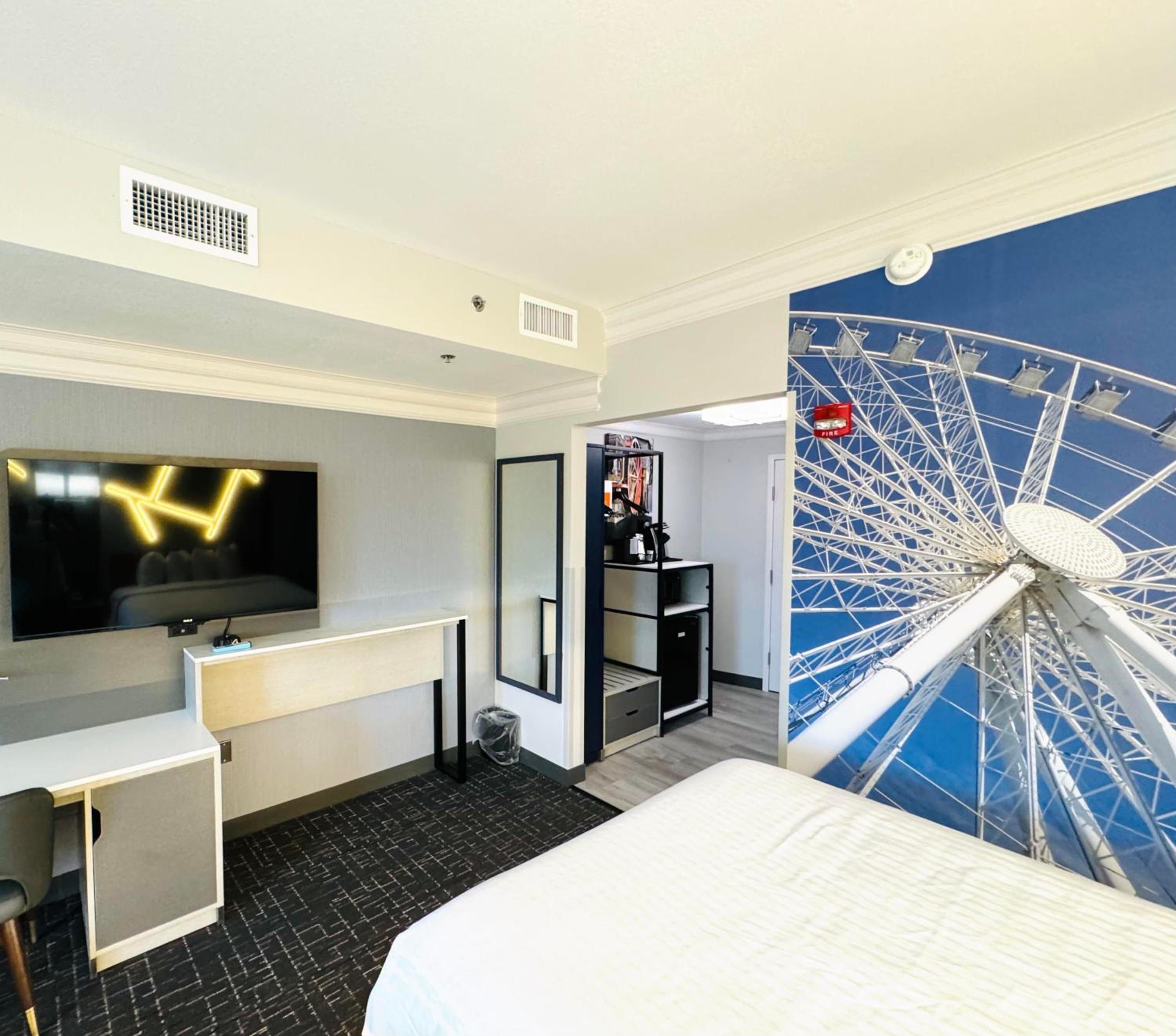 King Room with Tub and Grab Bars - Mobility/Hearing Accessible - Non-Smoking at The Walden, Trademark Collection By Wyndham in Pigeon Forge