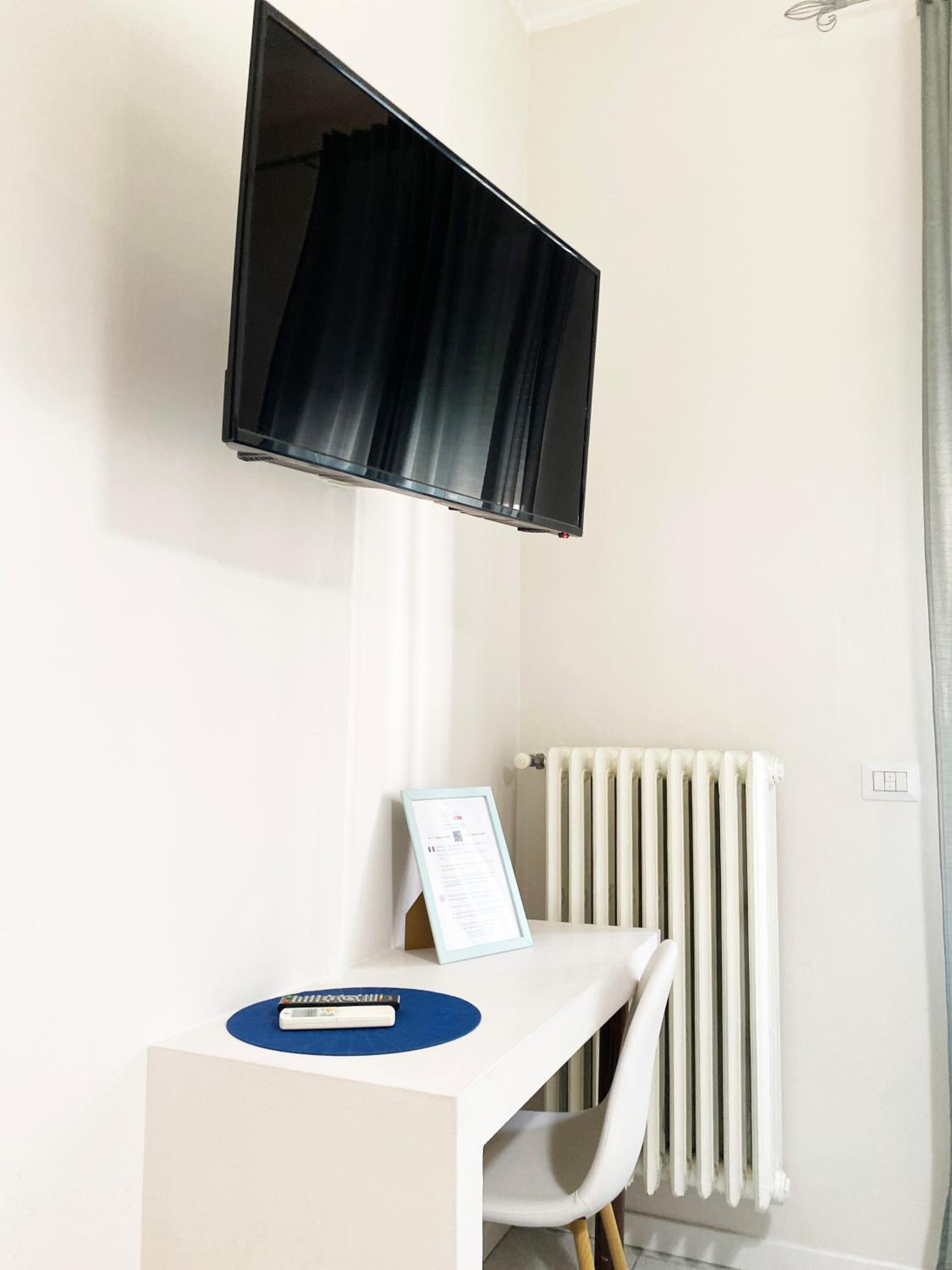 Double Room - Photo 7