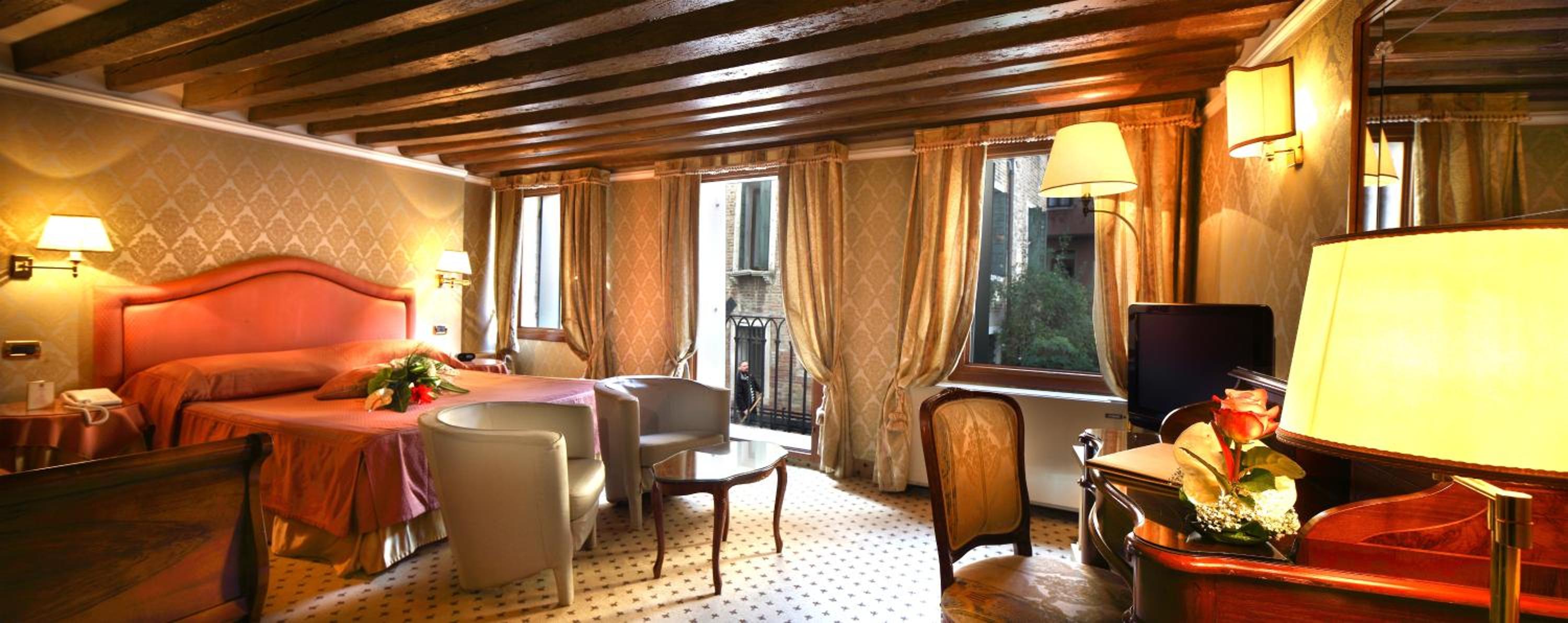 Junior Suite with Canal View photo 3