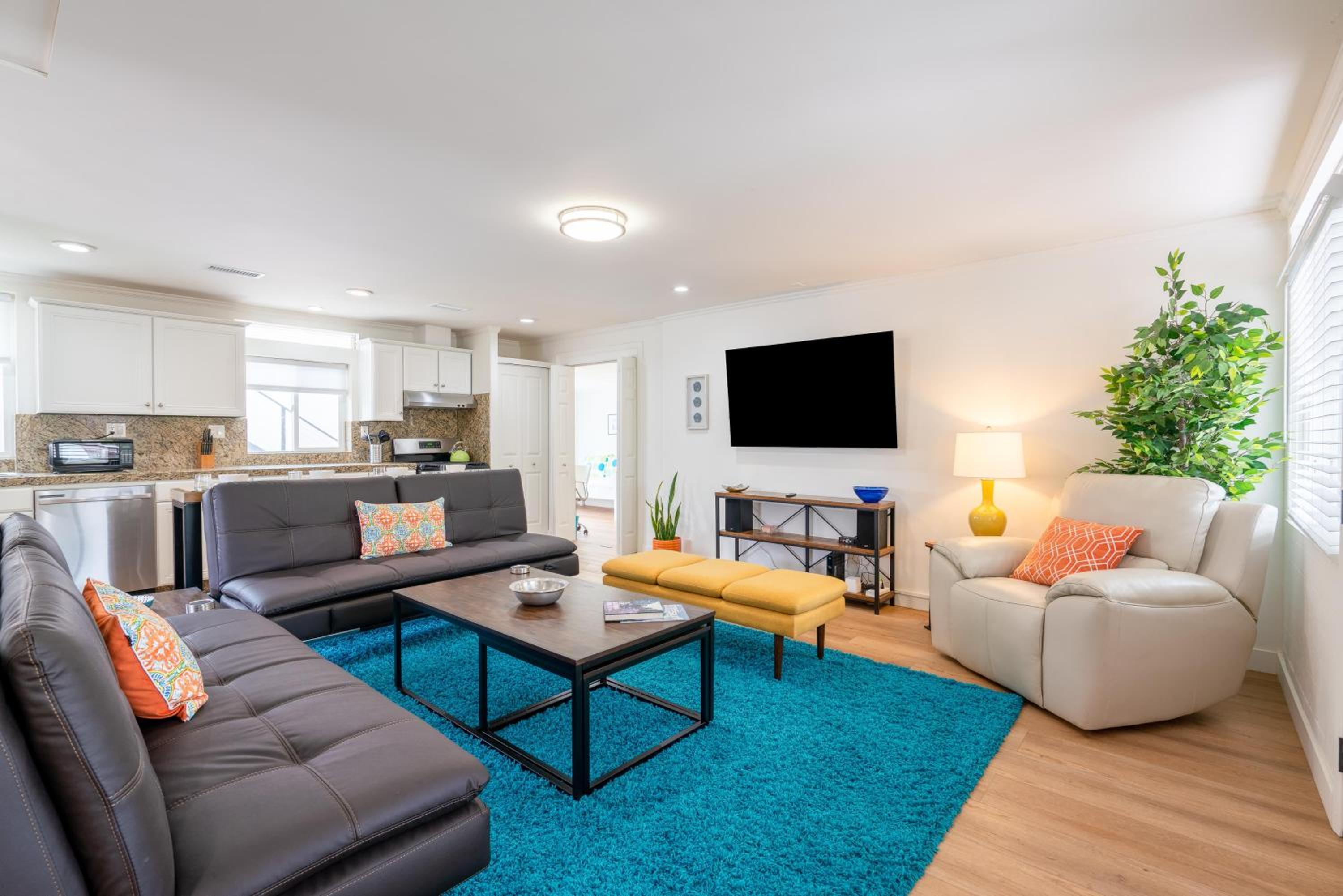 Three-Bedroom Apartment photo 1