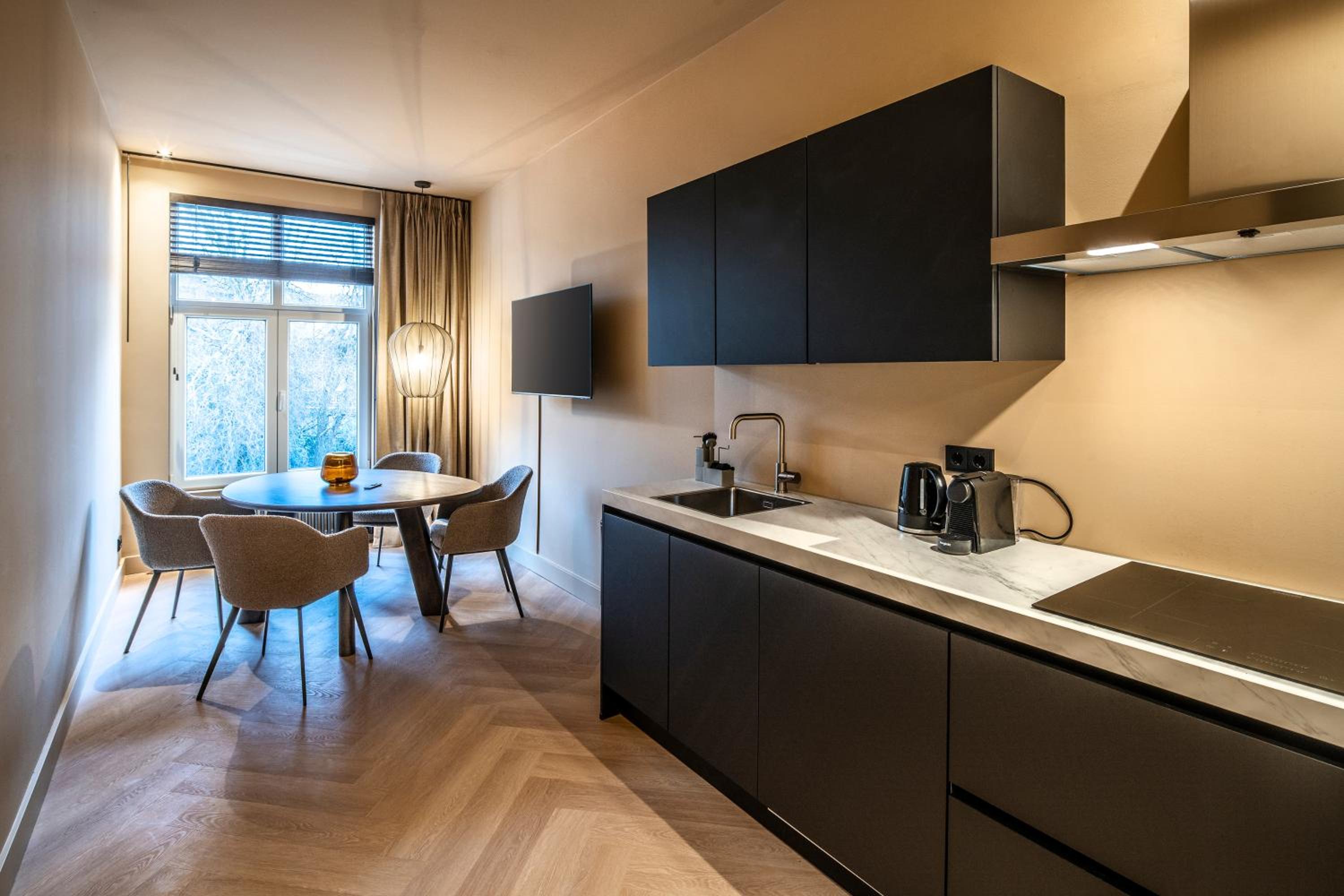 Deluxe Apartment photo 2