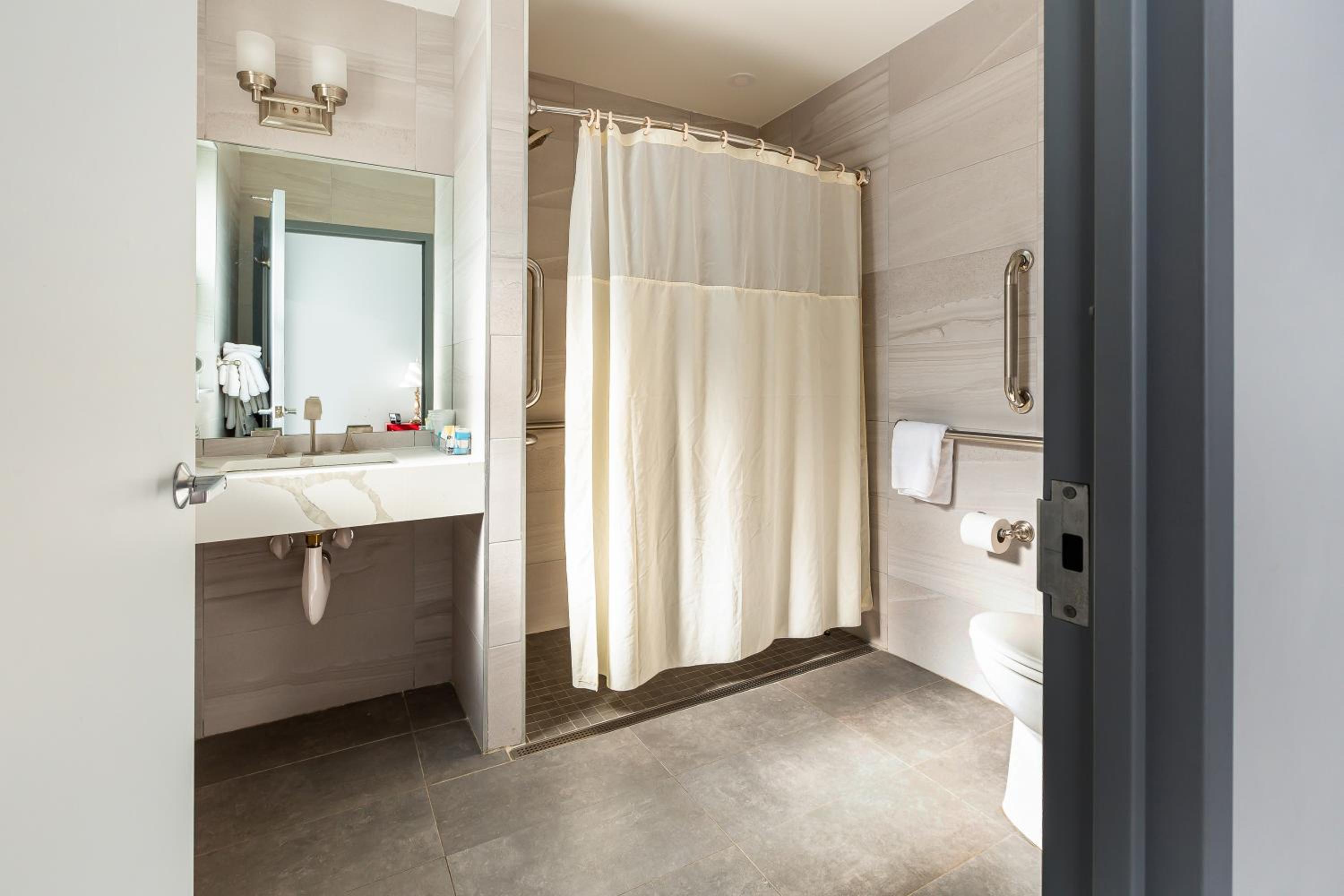 Two Double Beds Room, Accessible thumbnail 5