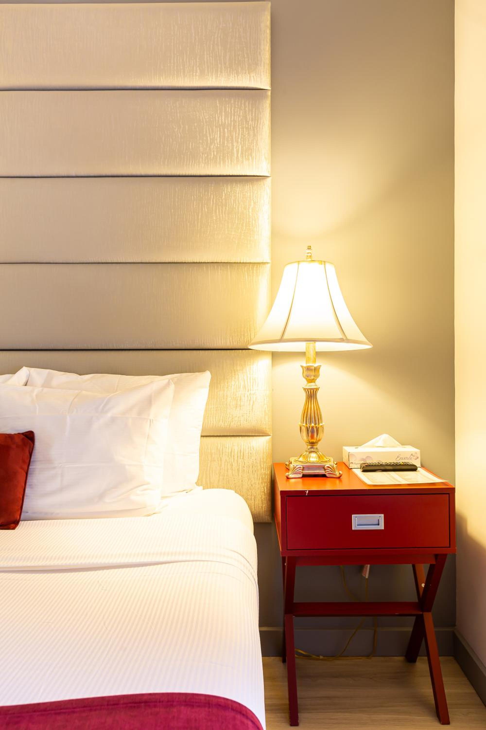 One King Bed Room, Accessible
