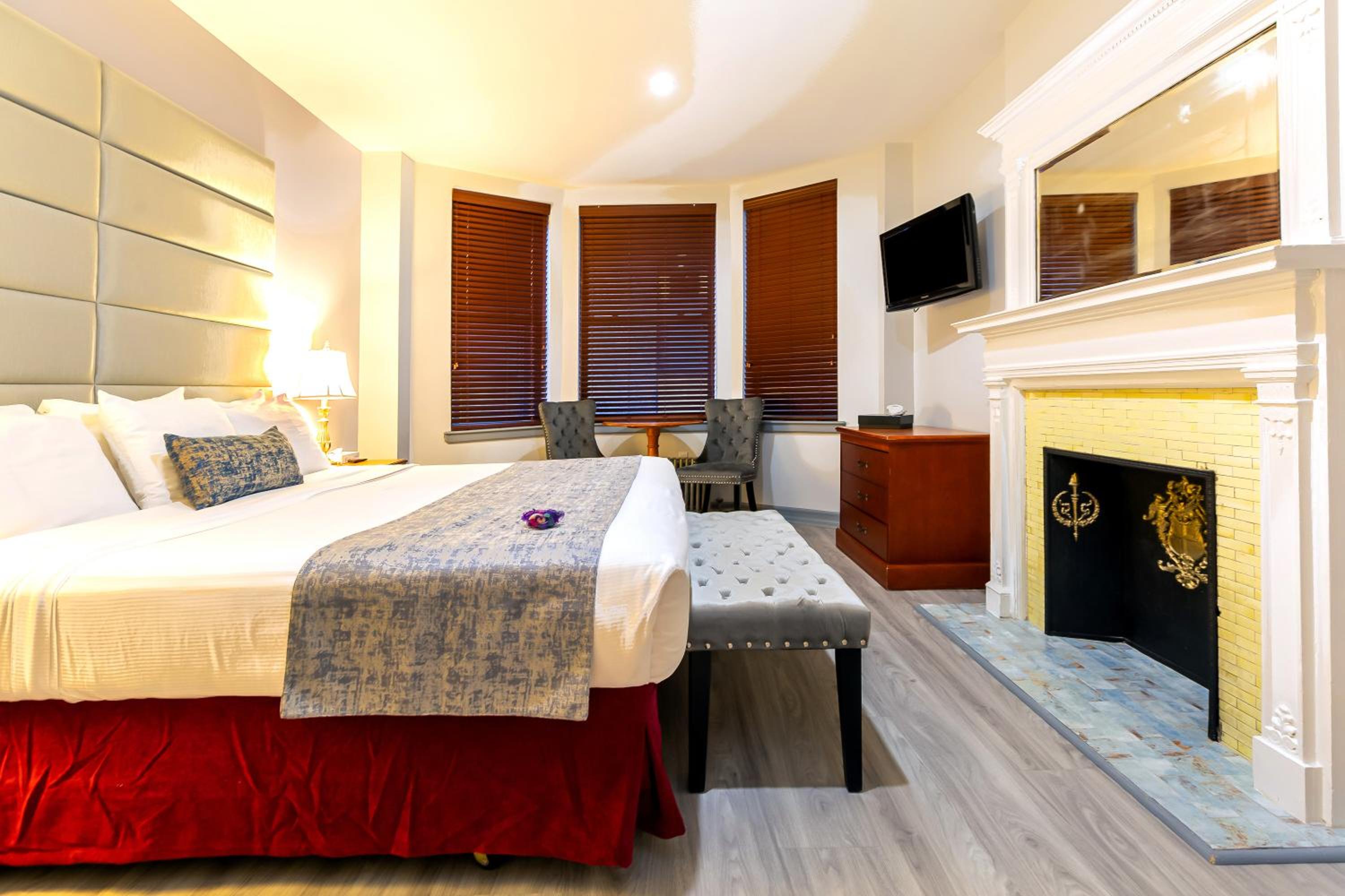 One King Bed Room