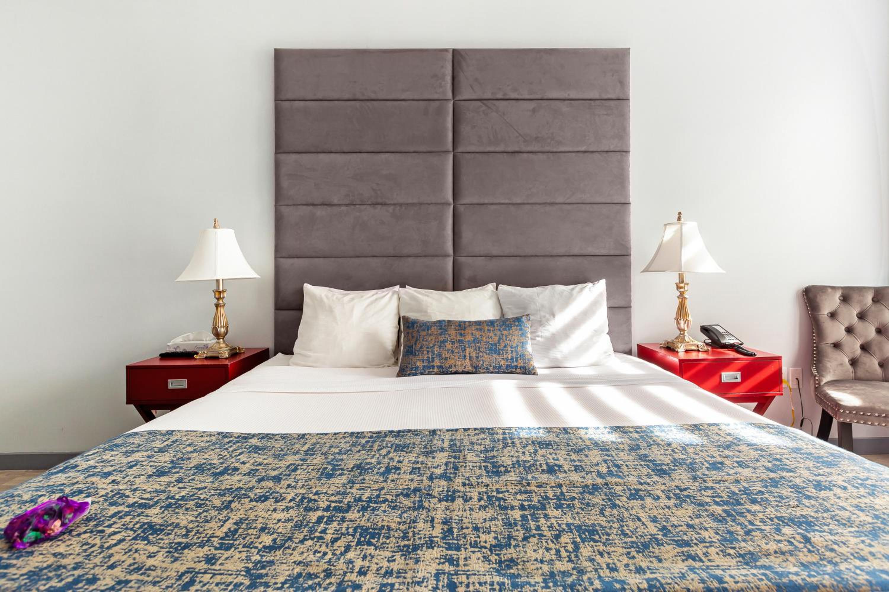 One King Bed Room, Accessible