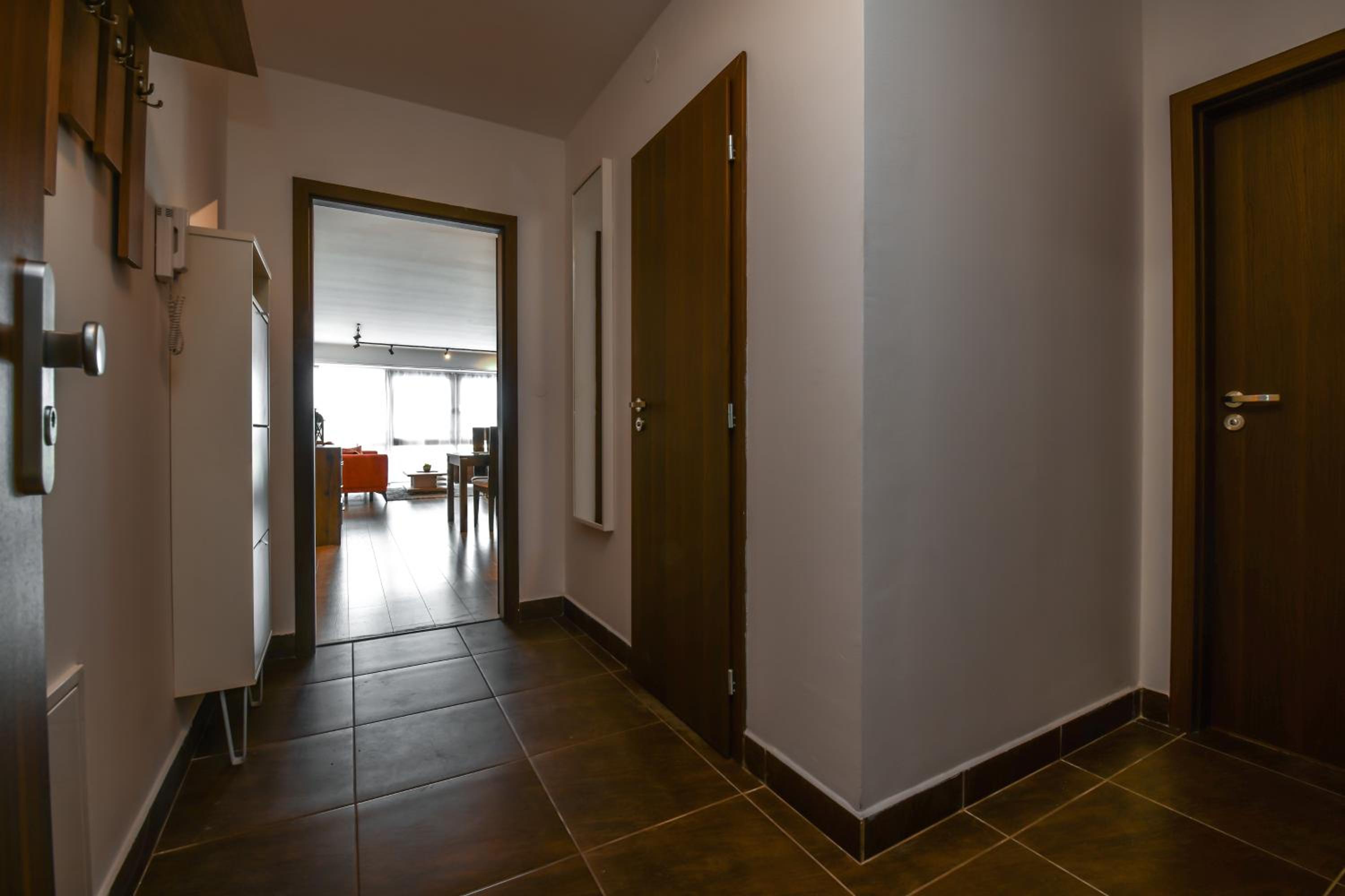 Apartment with Mountain View - Photo 10