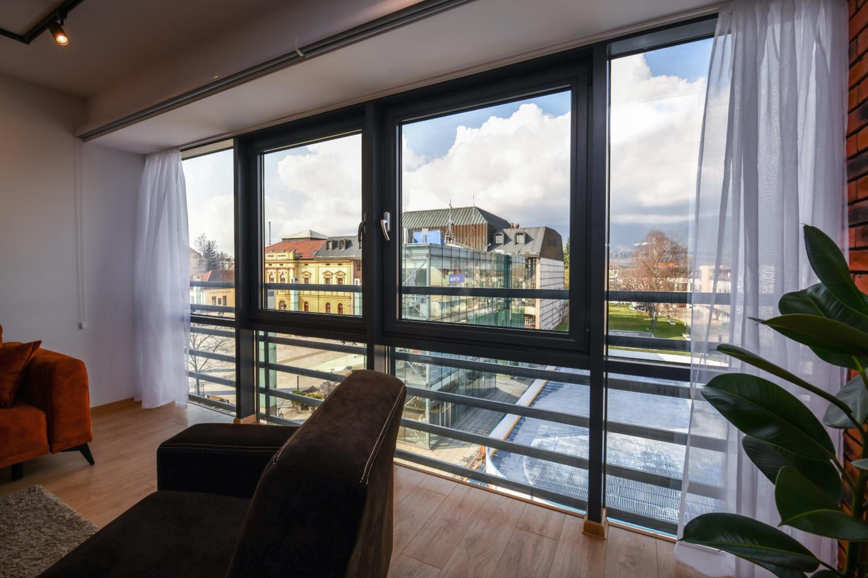 Apartment with Mountain View - Photo 6