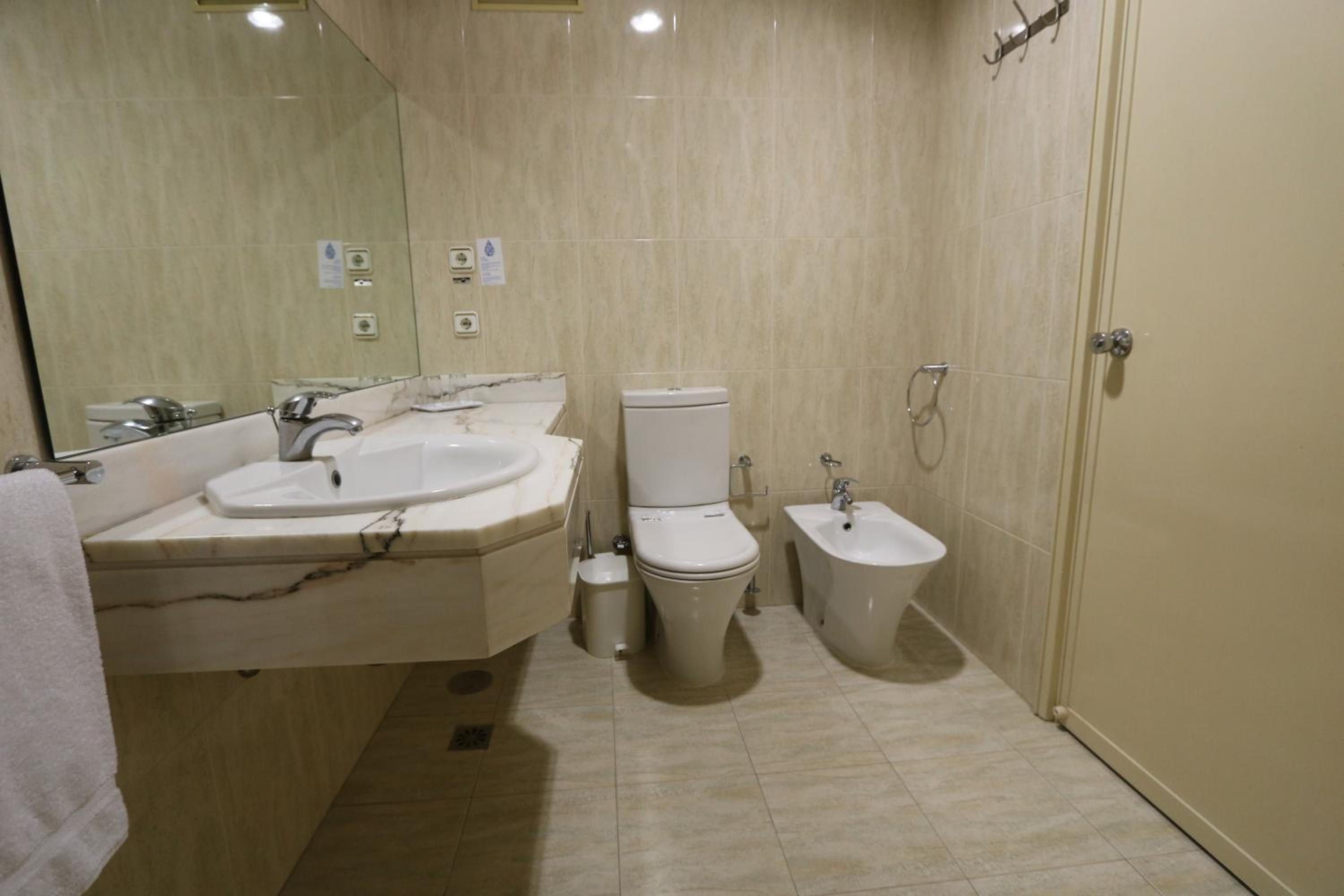 Standard Suite - Photo 3