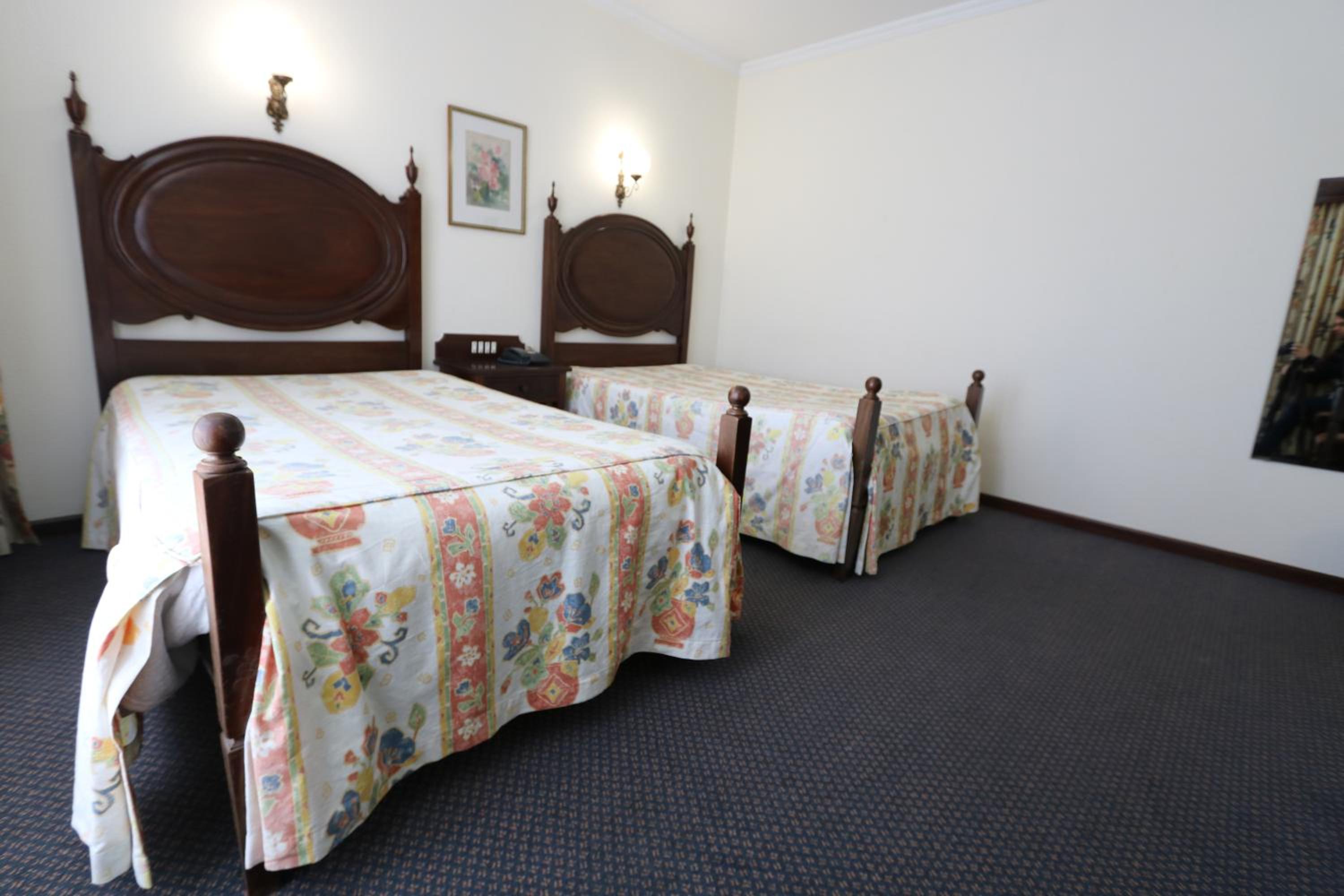 Economy Twin Room - Photo 2