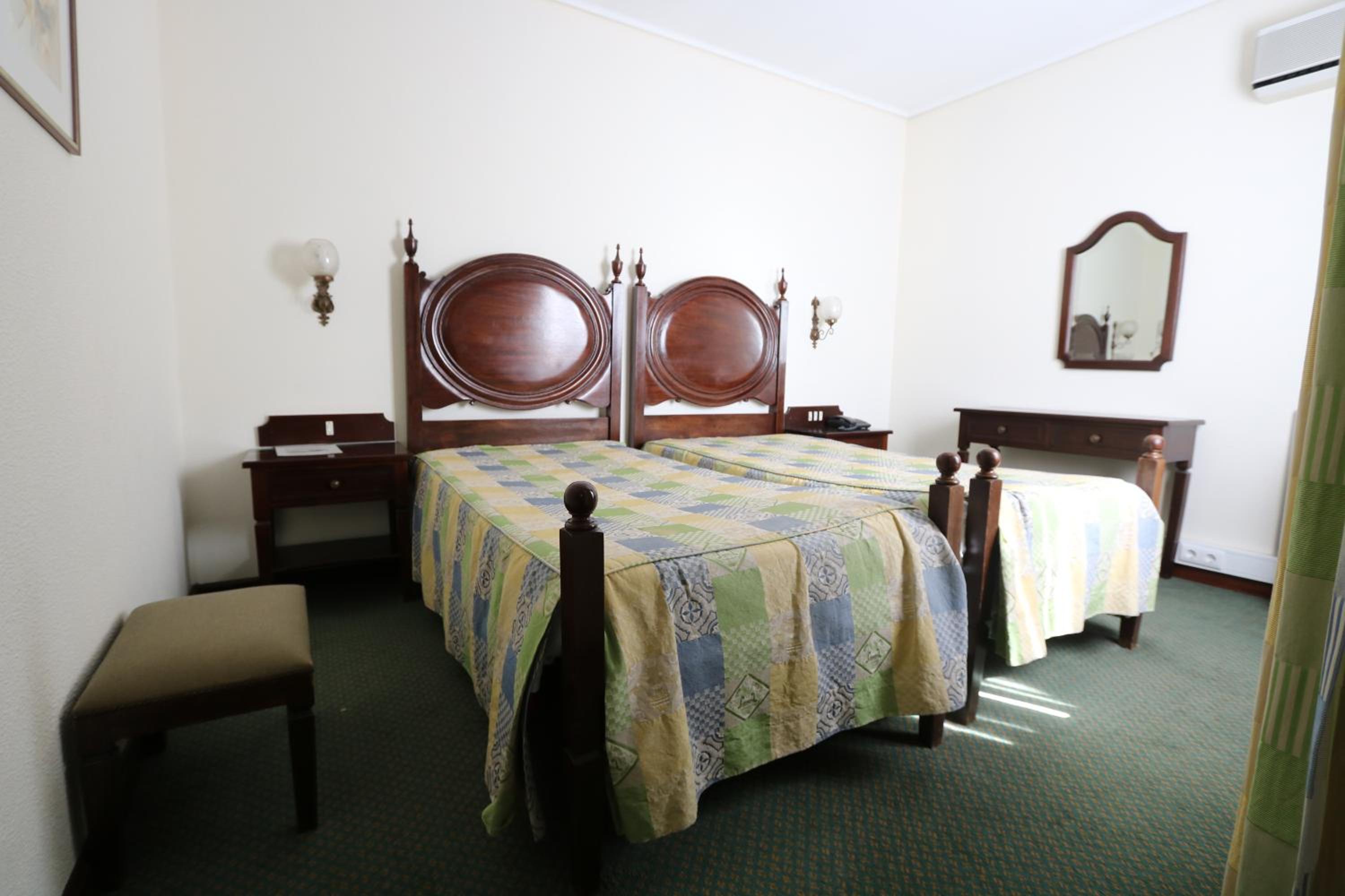 Economy Twin Room - Photo 4
