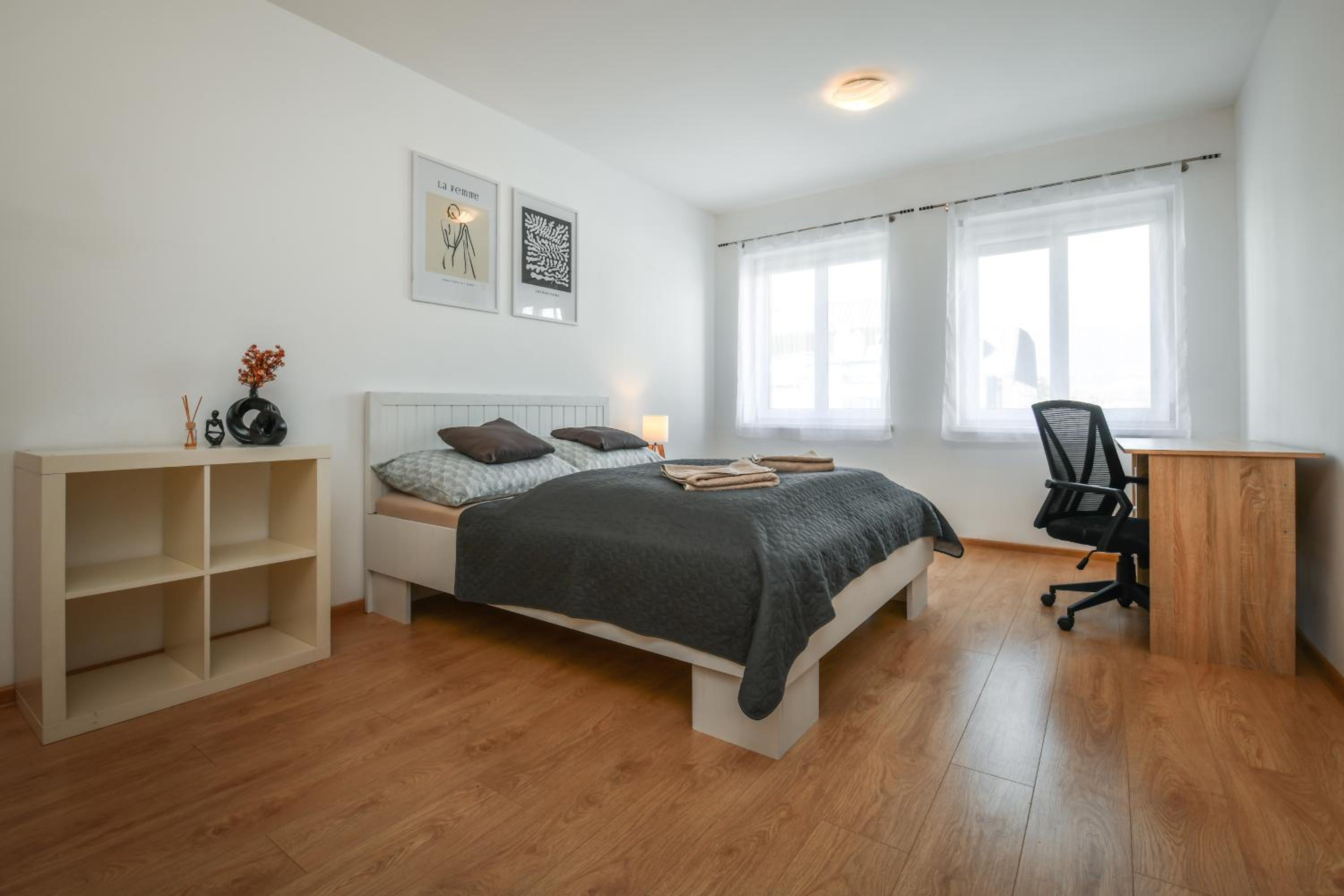 Apartment with Mountain View - Photo 1