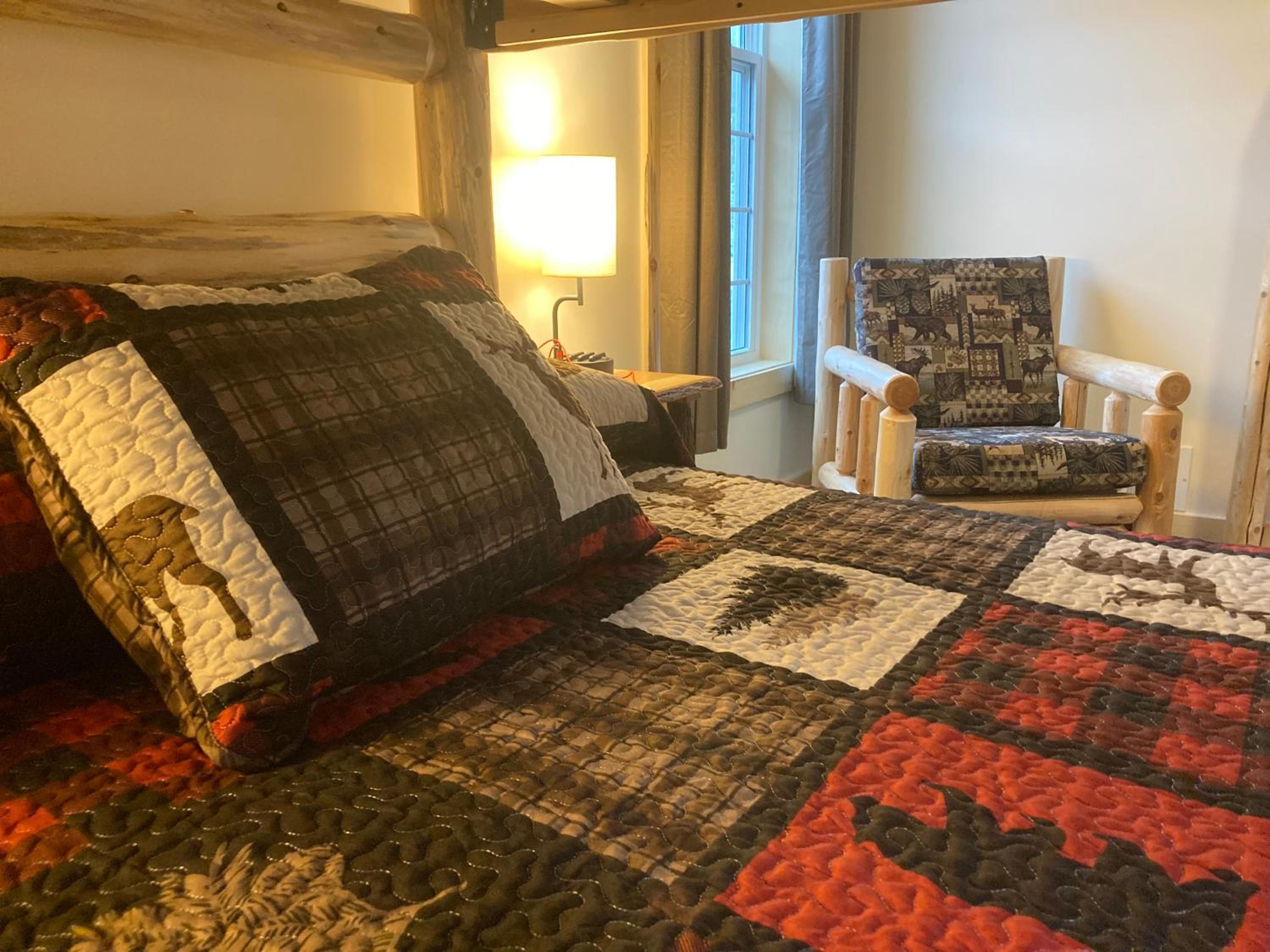 Five-Bedroom House - Photo 1