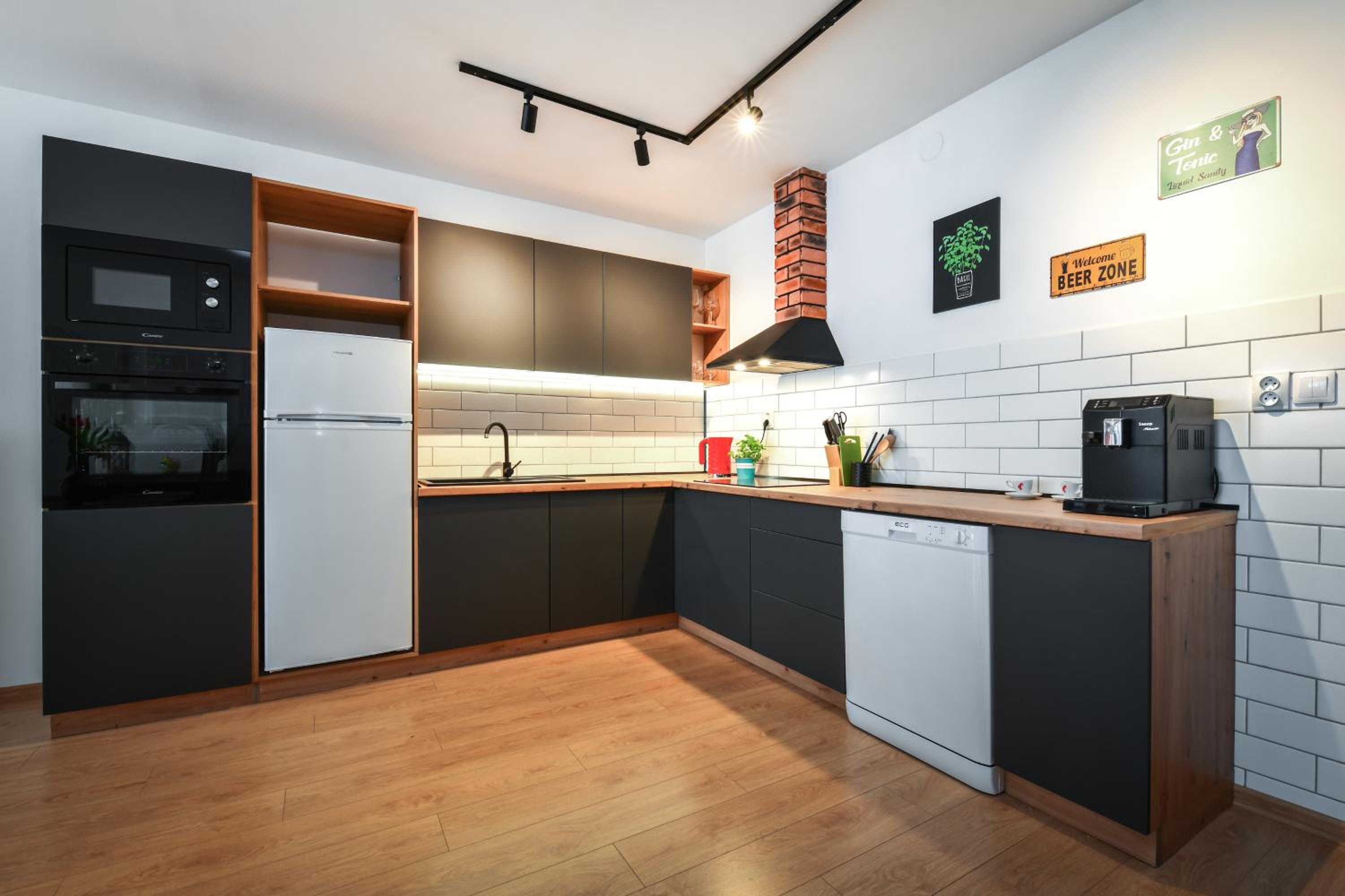 Apartment with Mountain View - Photo 7