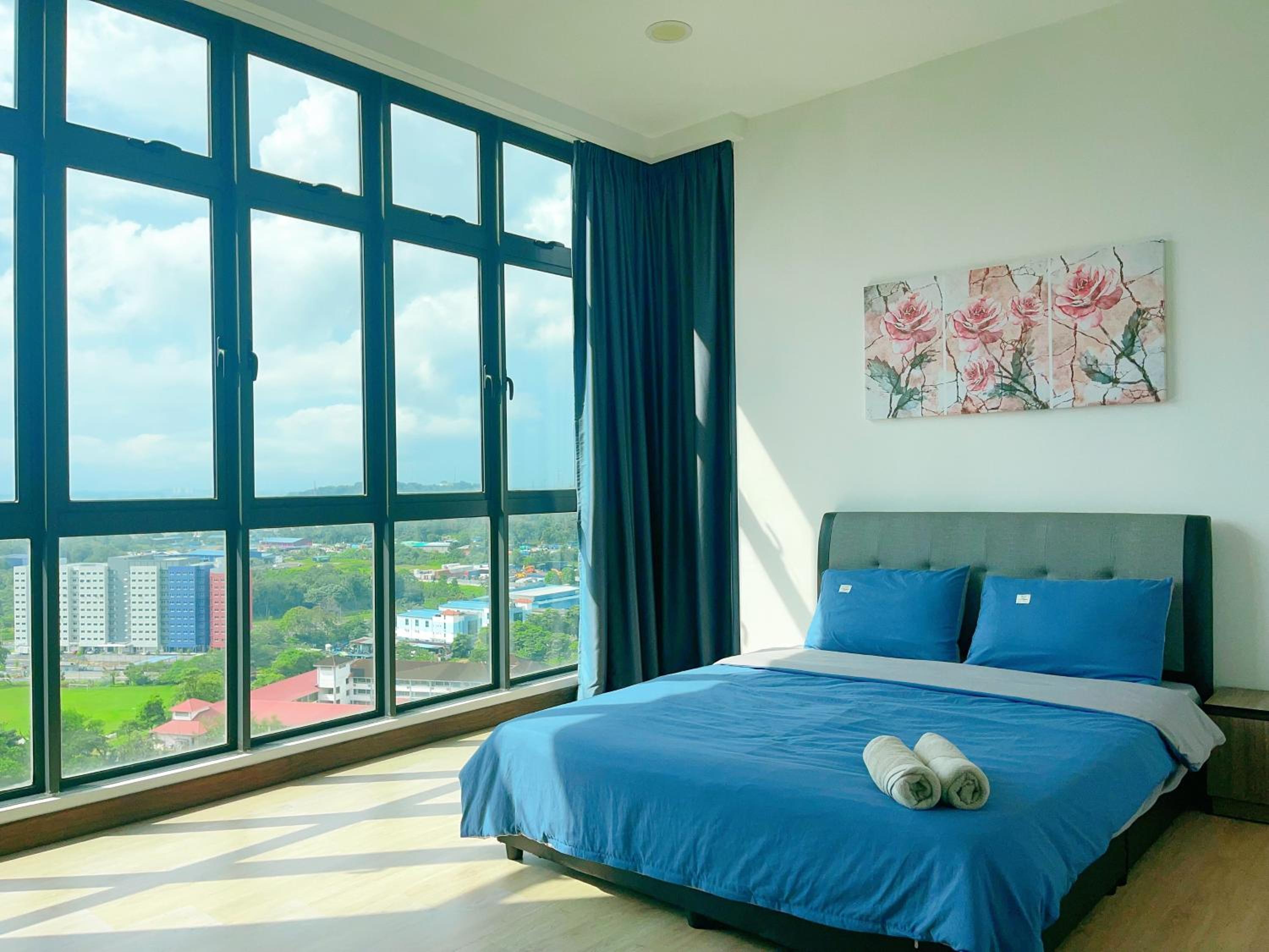 Three-Bedroom Apartment - Photo 6