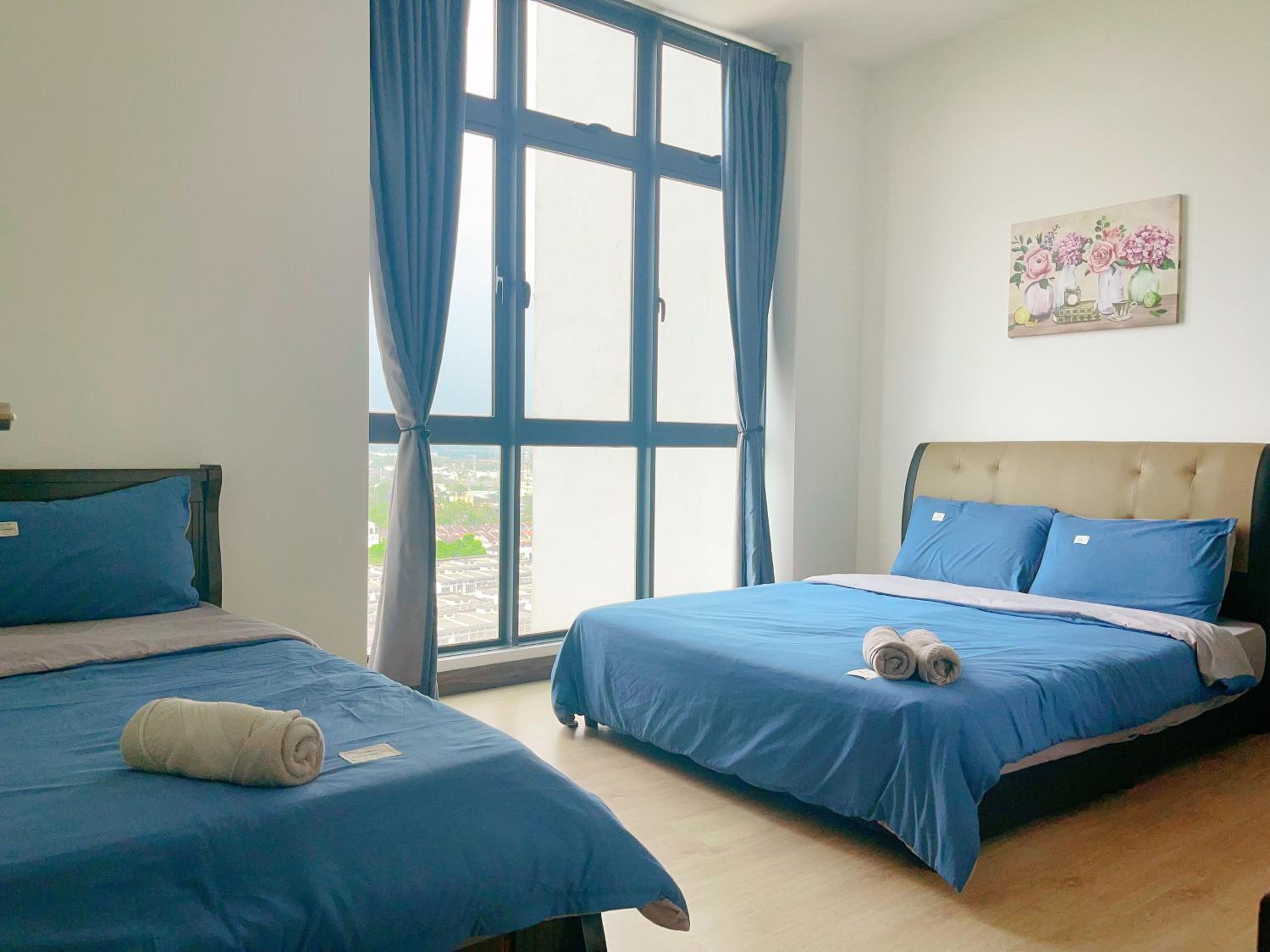 Three-Bedroom Apartment - Photo 10