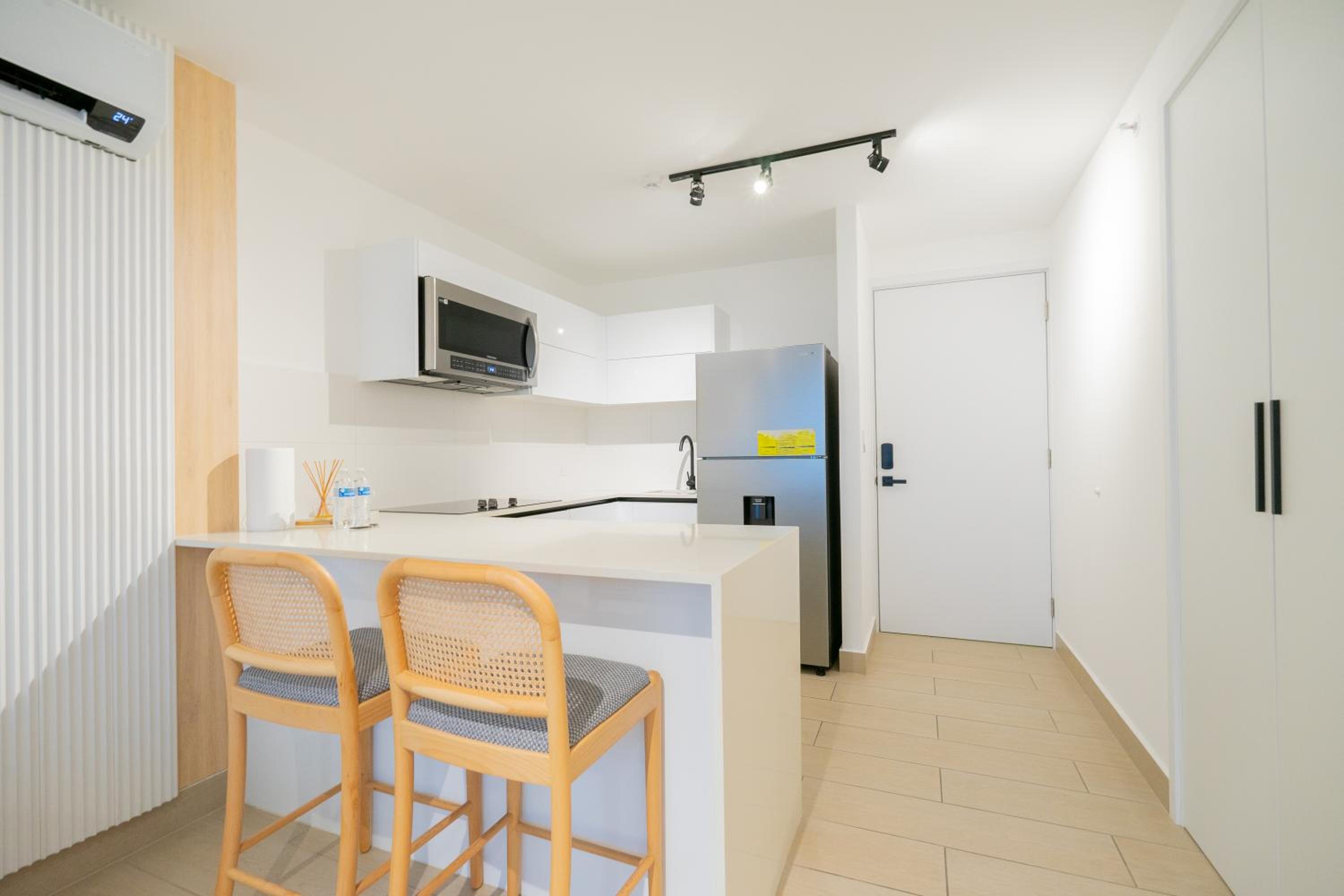 One-Bedroom Apartment with Balcony and City View photo 3