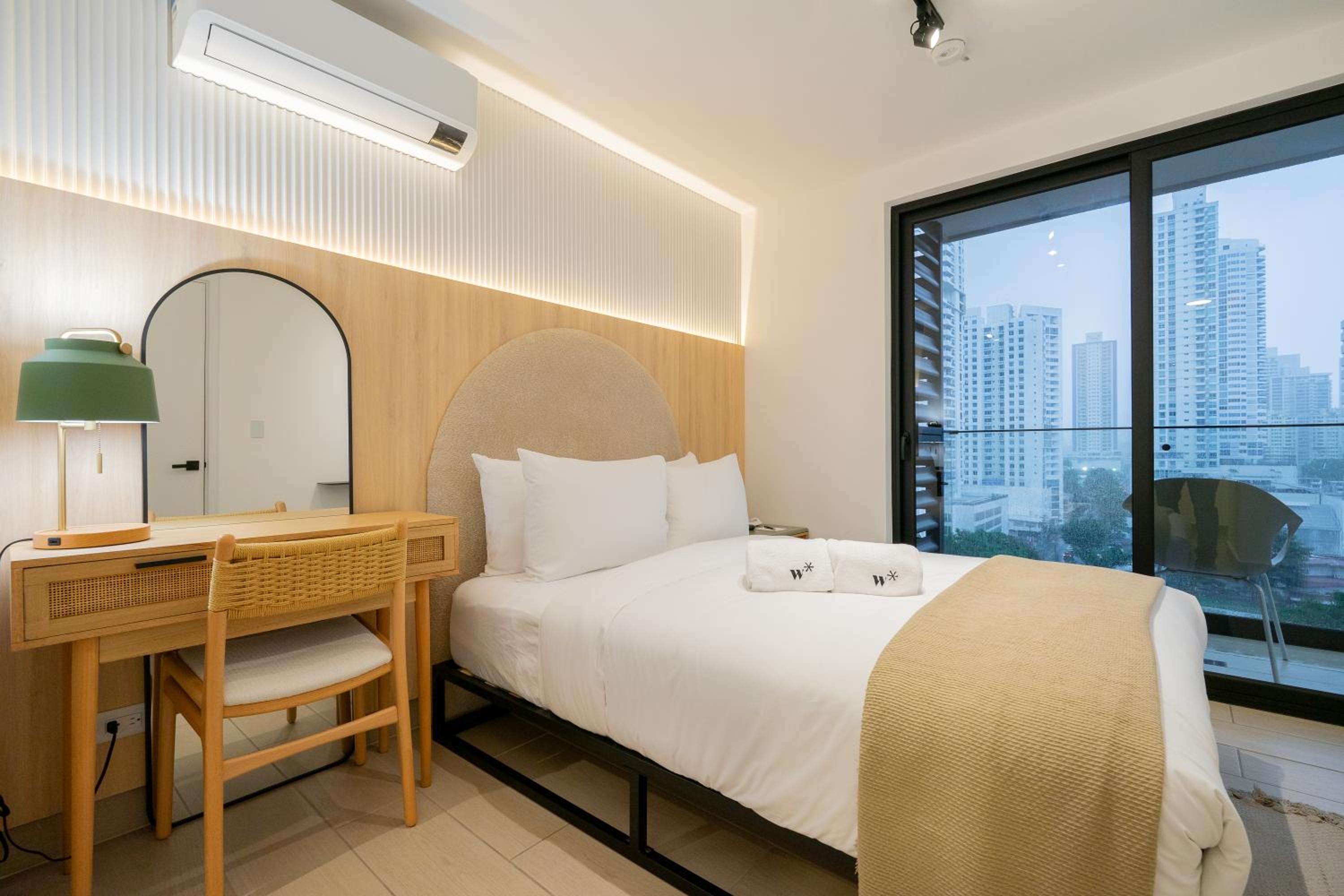 One-Bedroom Apartment with Balcony and City View photo 1
