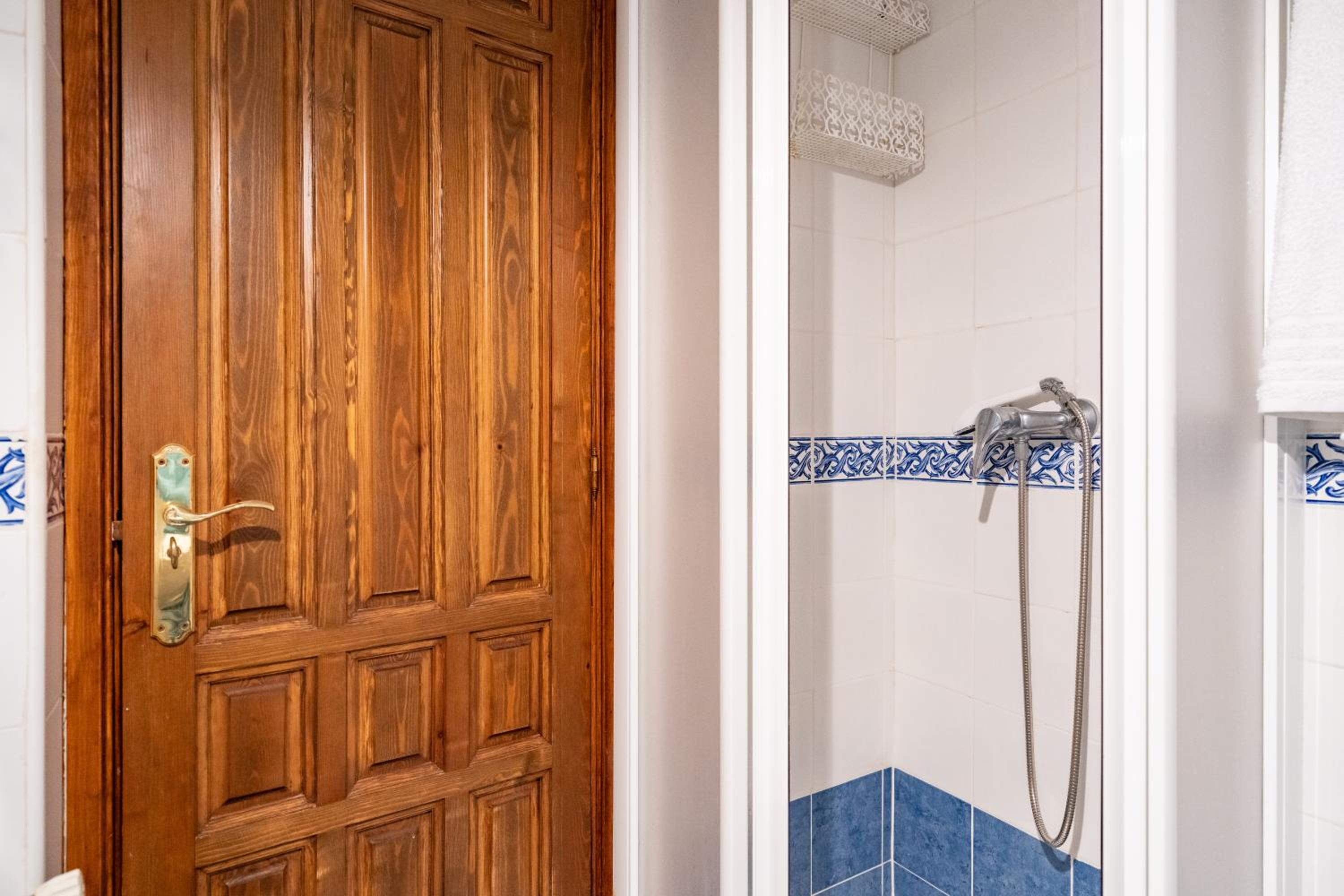 Double Room with Private Bathroom photo 3