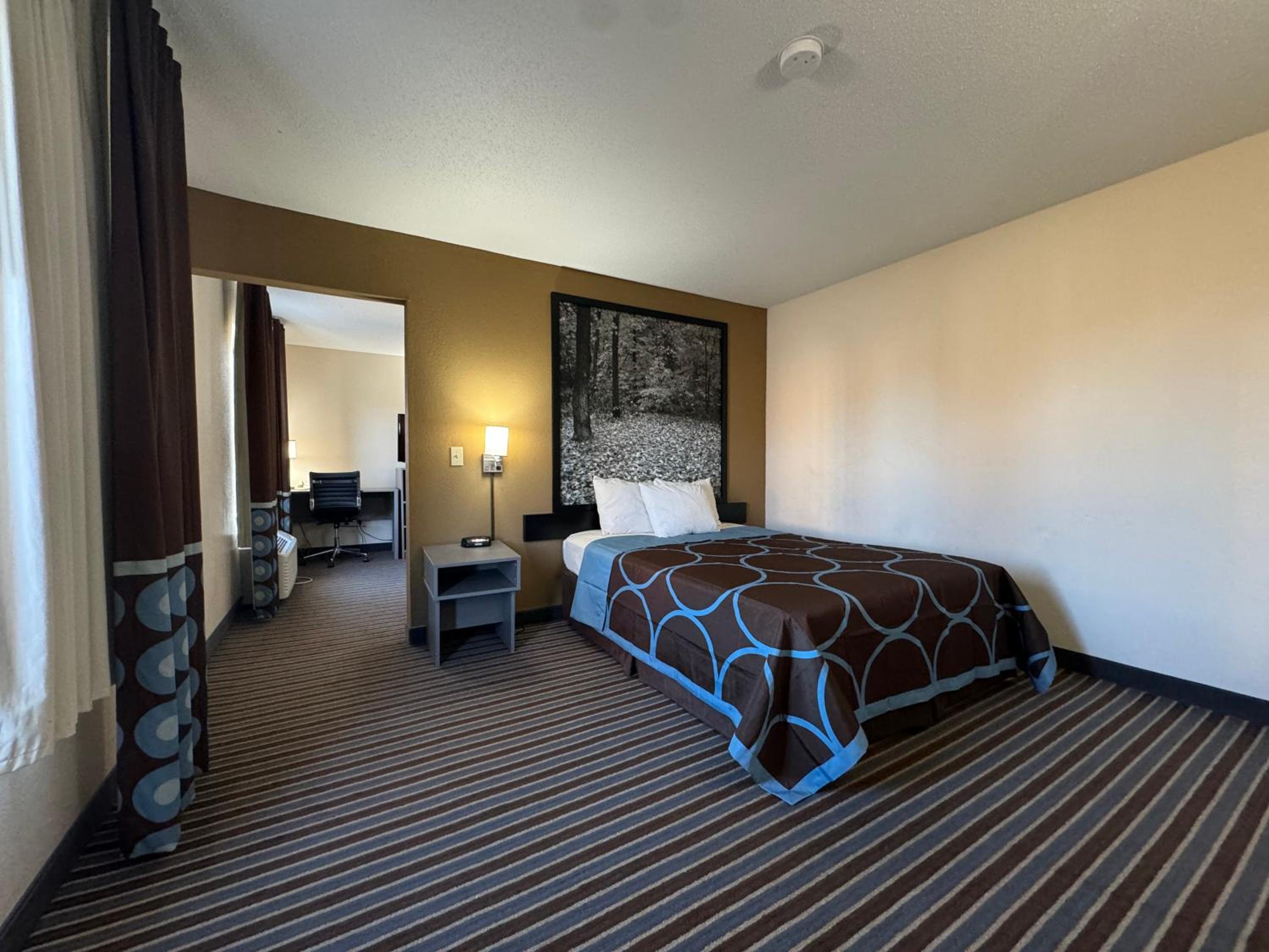 Studio Suite with Two Queen Beds - Non-Smoking - Photo 3