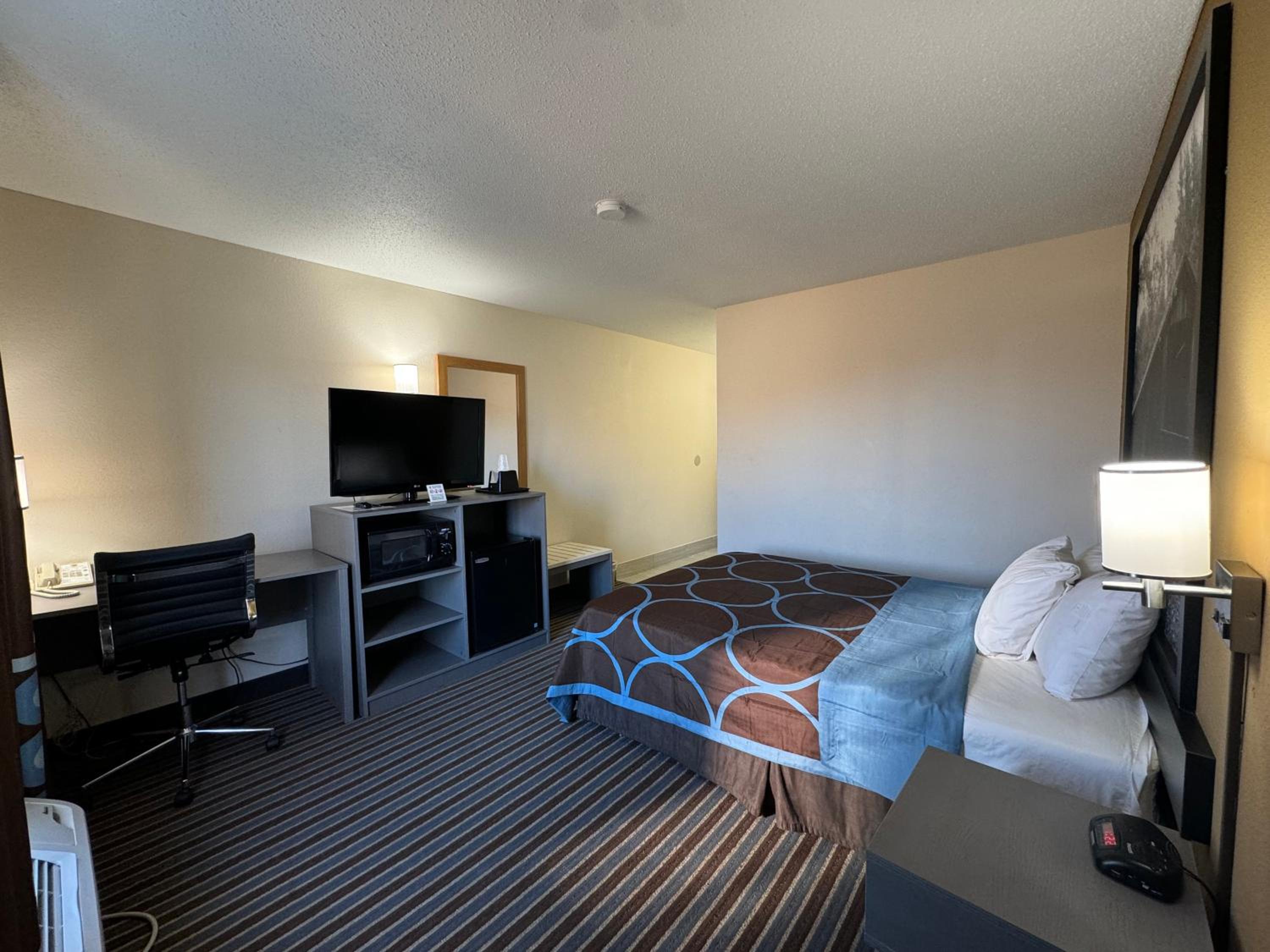 Studio Suite with Two Queen Beds - Non-Smoking - Photo 2