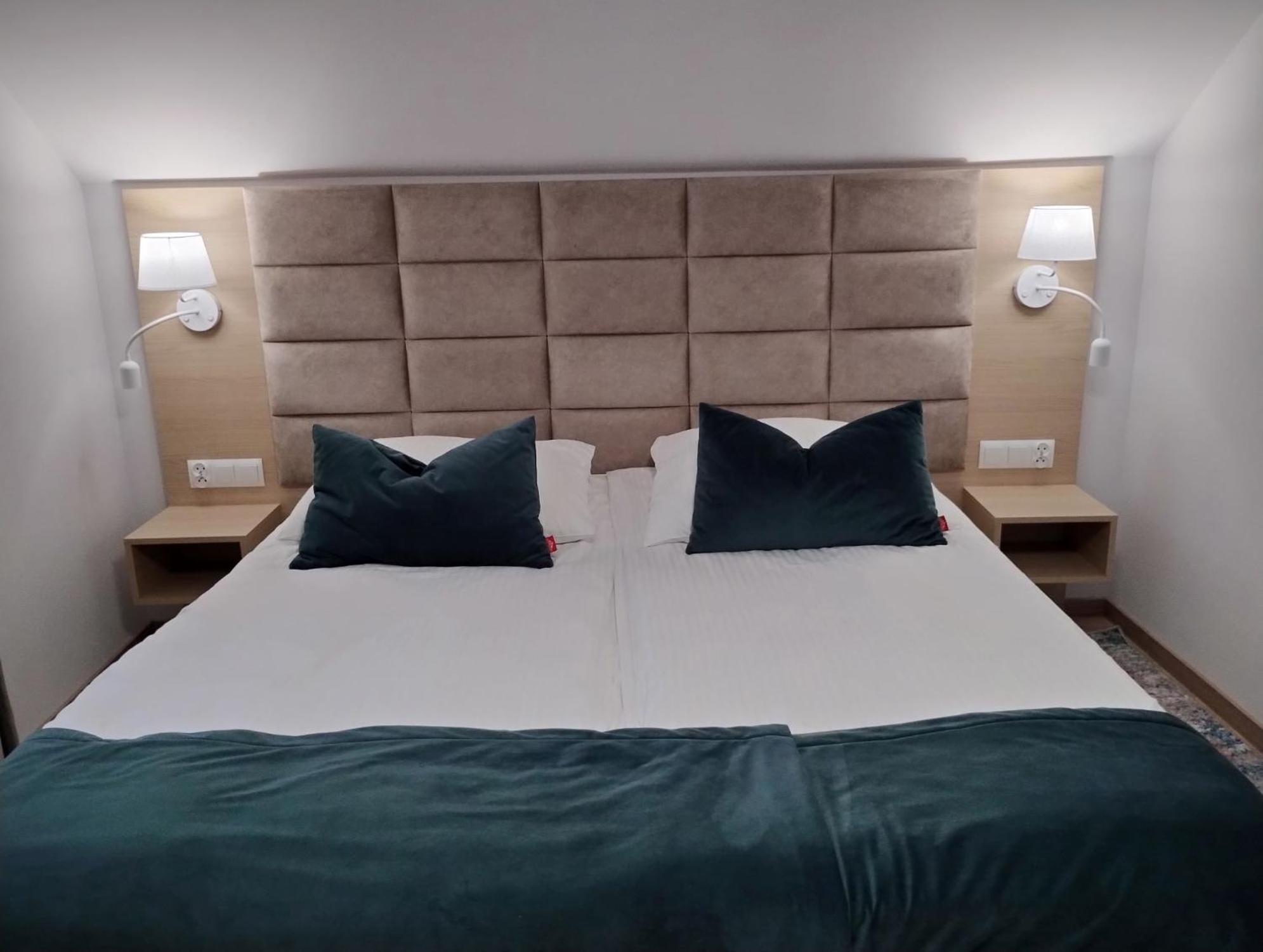 Double Room - Photo 7