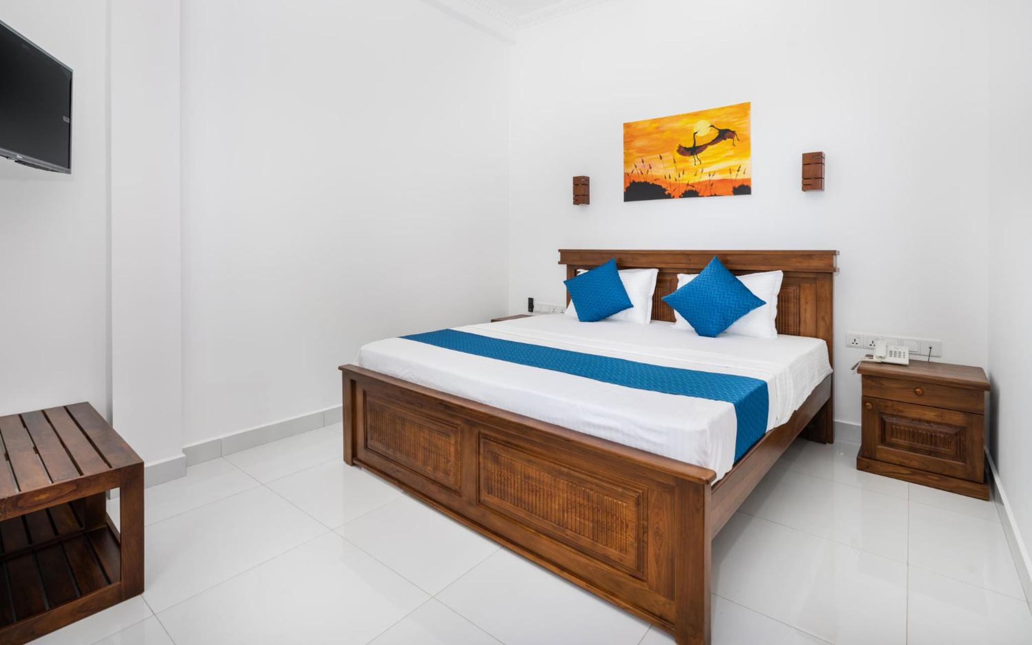 Queen Room with Pool View