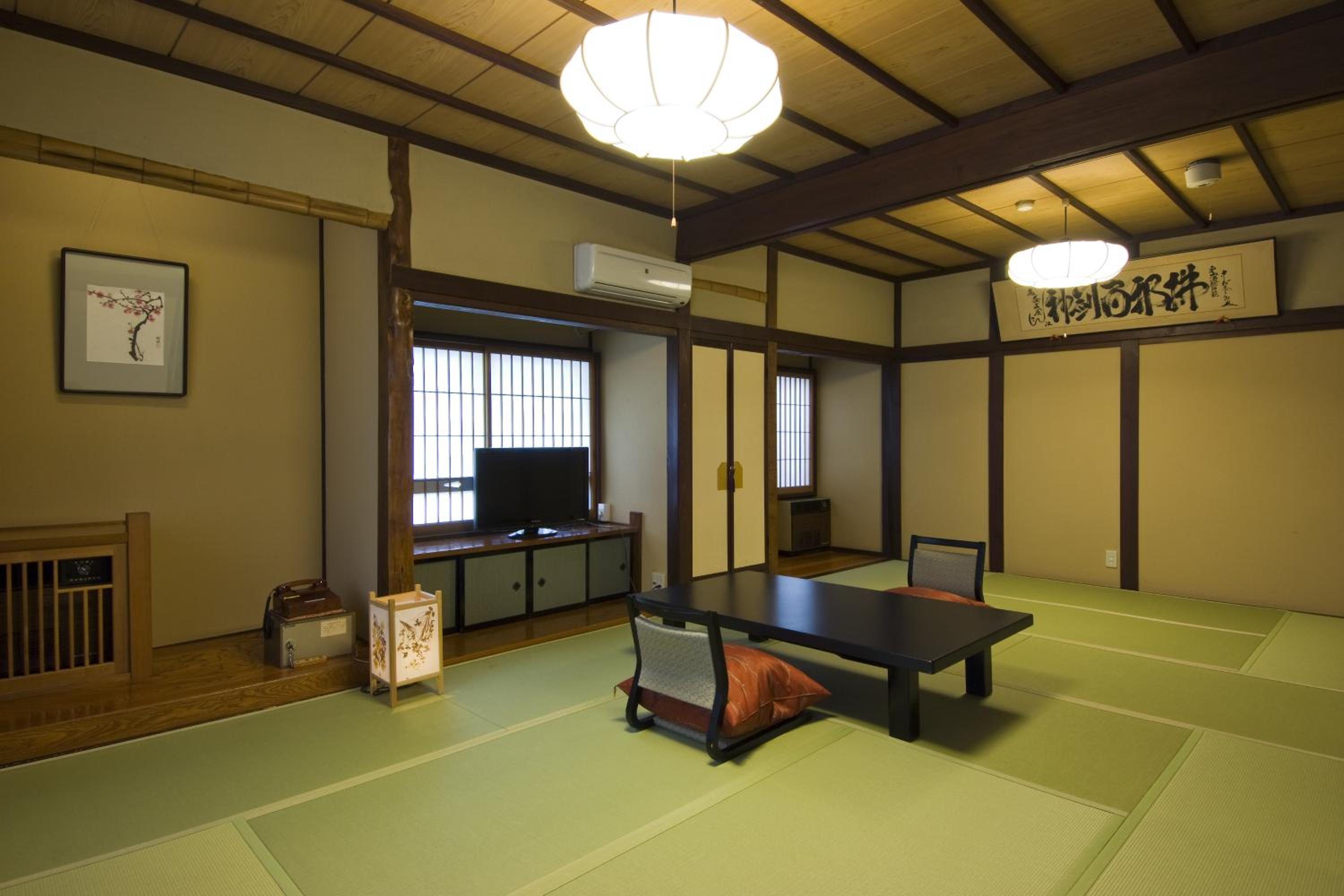 Japanese-Style Superior Room with Shared Bathroom photo 3