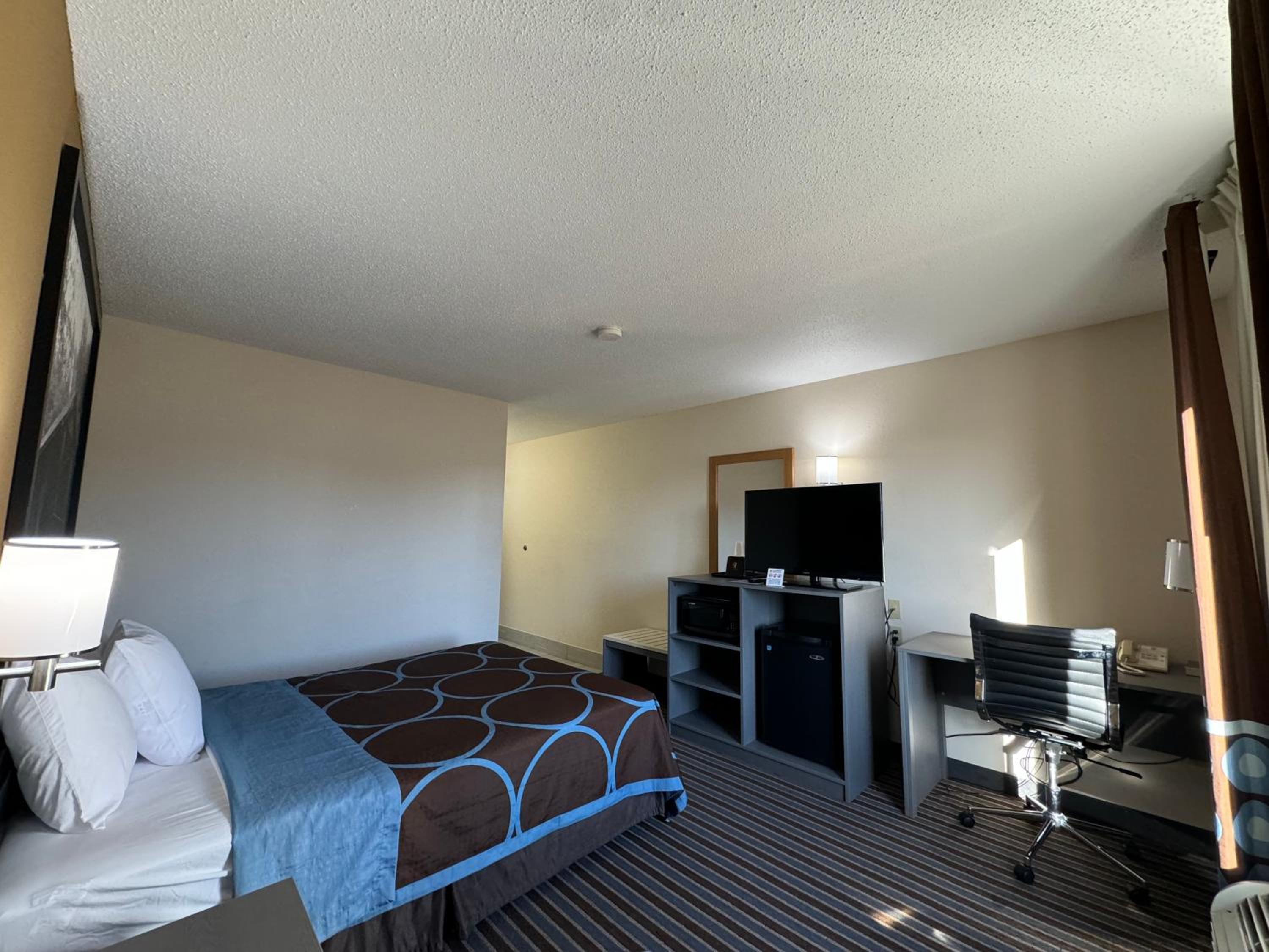 Queen Room - Disability Access/Non-Smoking - Photo 5
