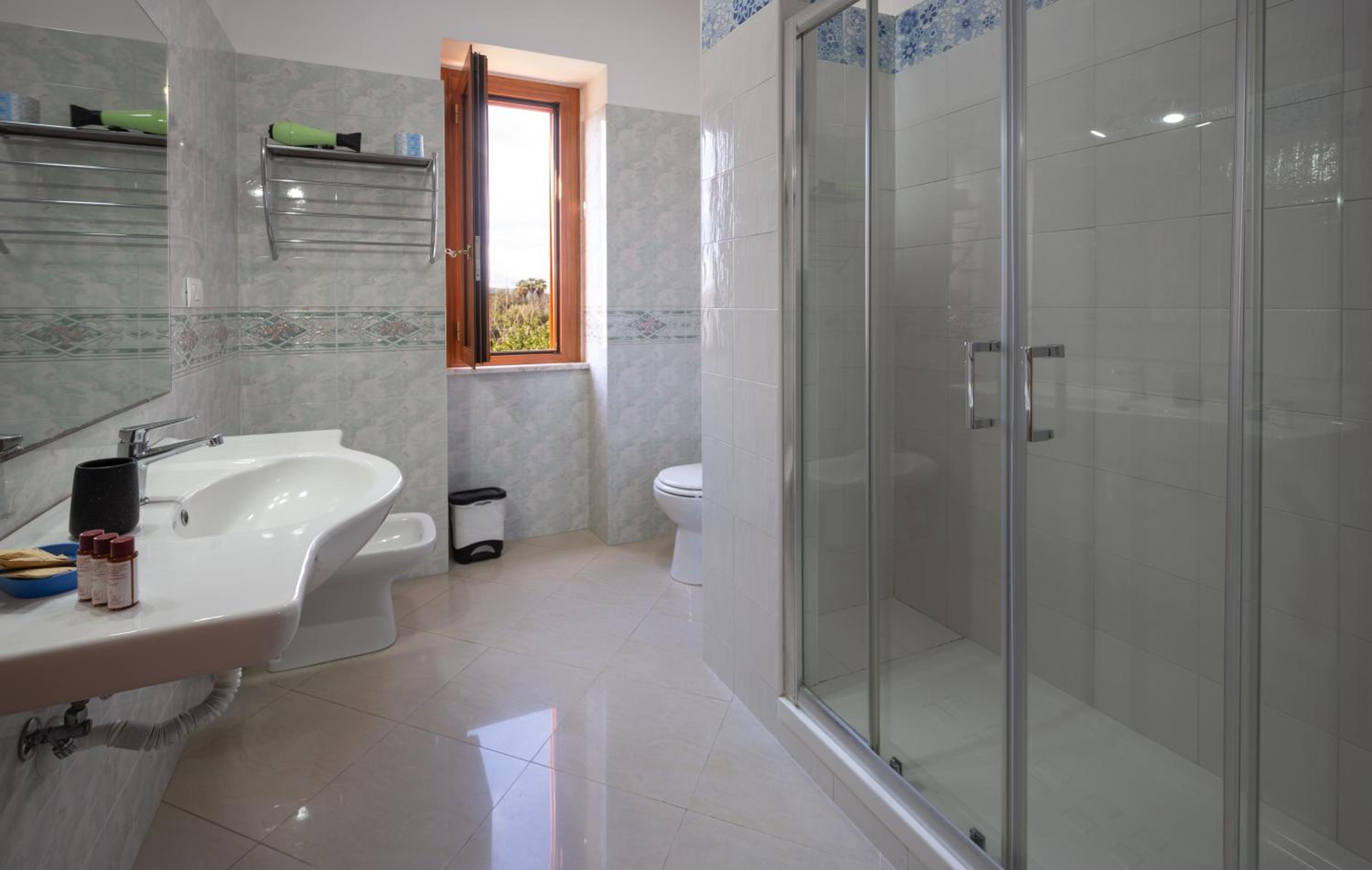 Deluxe Triple Room photo 3