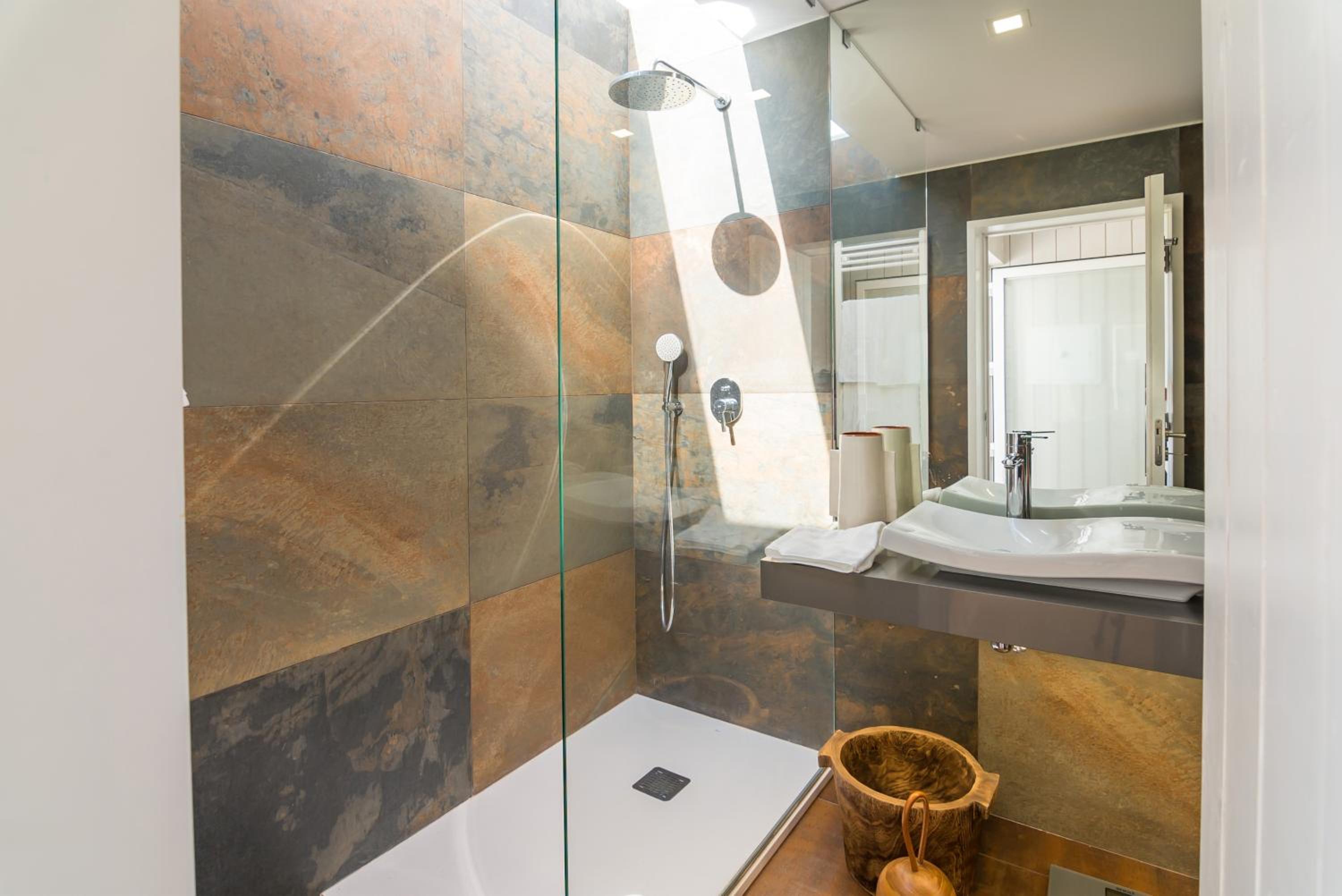 Suite with River View - Photo 4