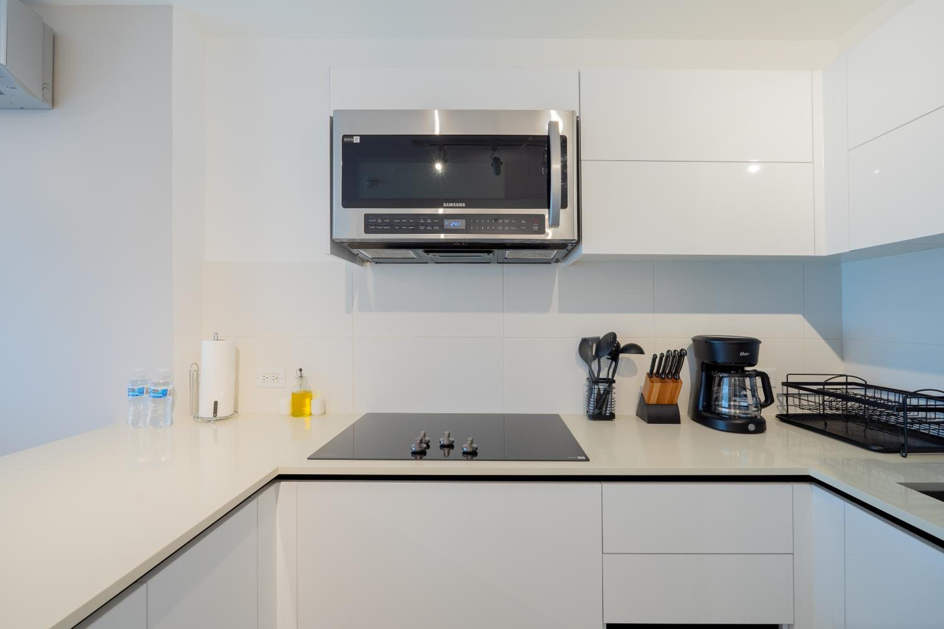 One-Bedroom Apartment with Balcony and City View photo 3