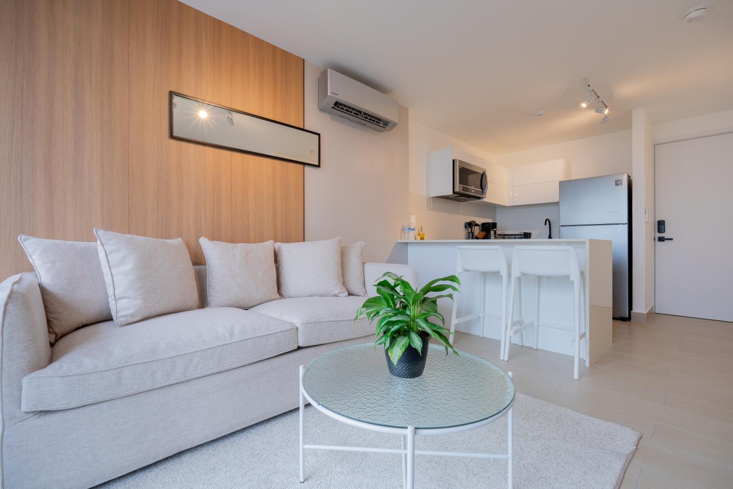 One-Bedroom Apartment with Balcony and City View photo 1