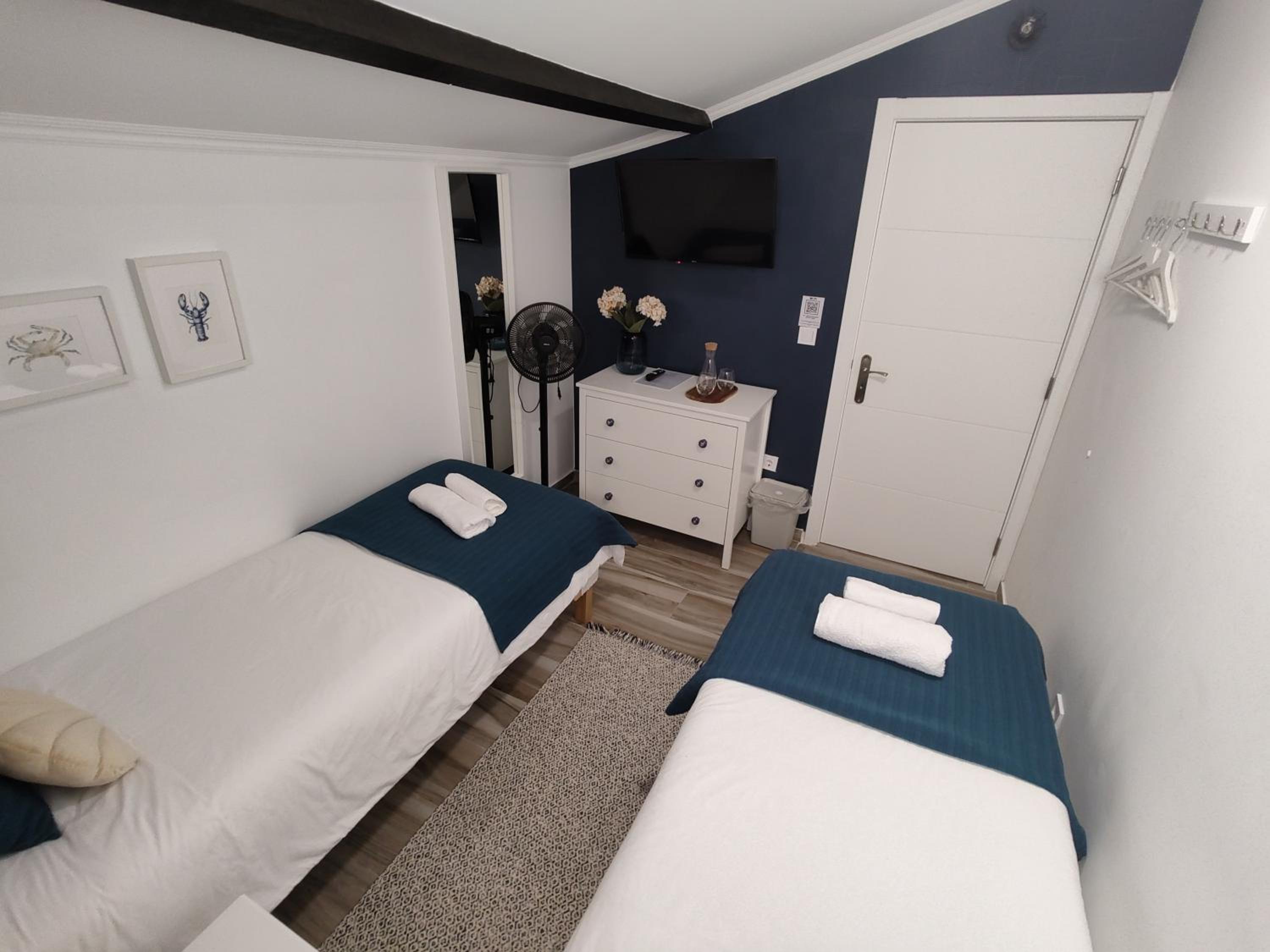 Double or Twin Room with Shared Bathroom photo 1