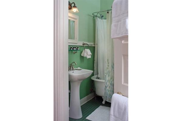 Deluxe queen room with 2 queen beds