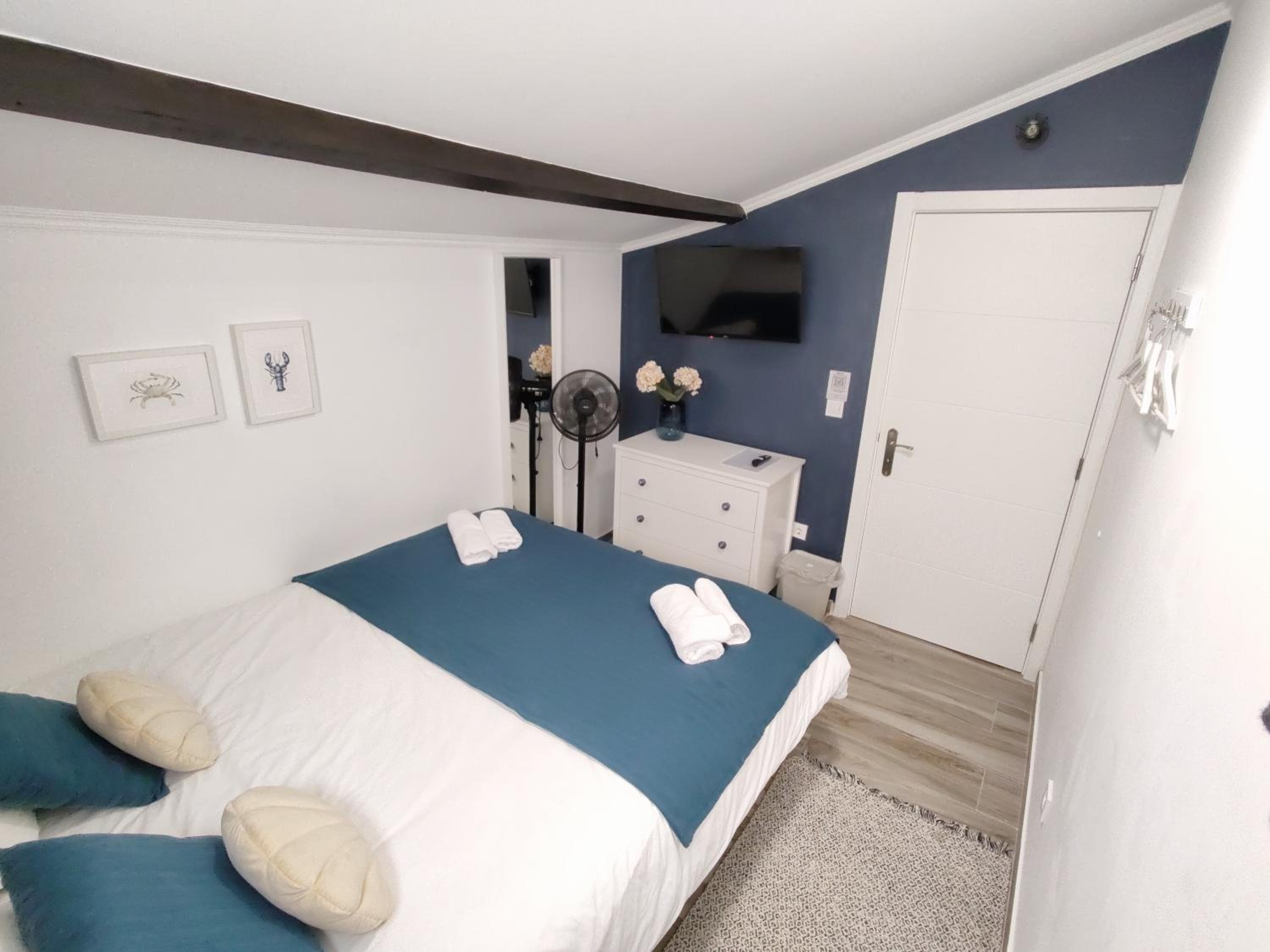Double or Twin Room with Shared Bathroom photo 2