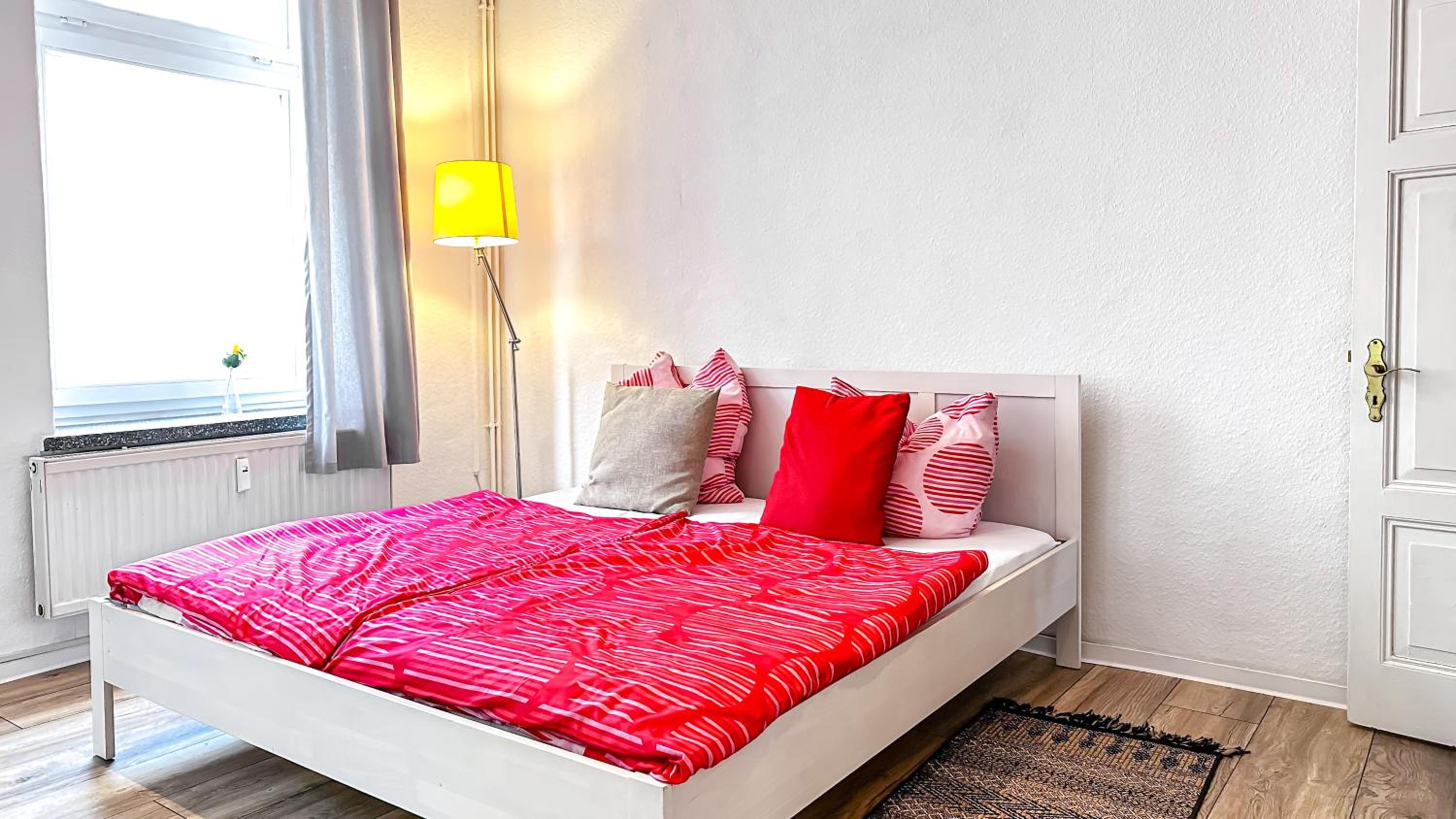 One-Bedroom Apartment - Photo 1