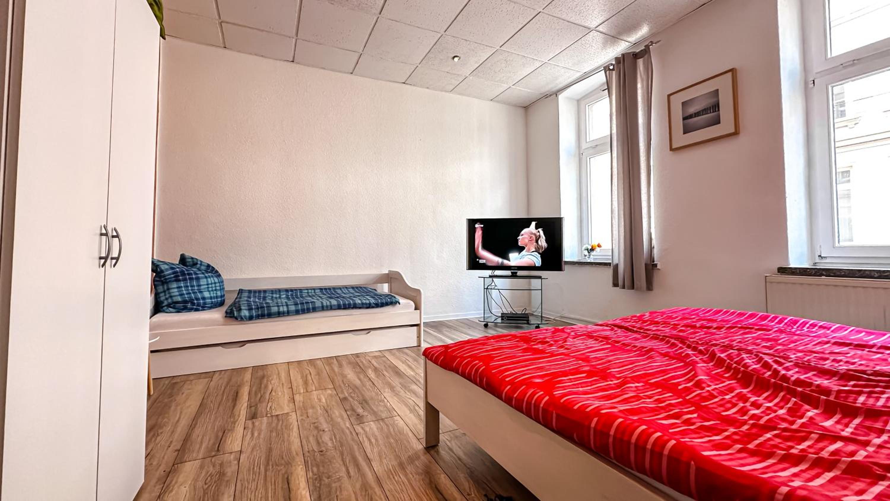 One-Bedroom Apartment - Photo 3