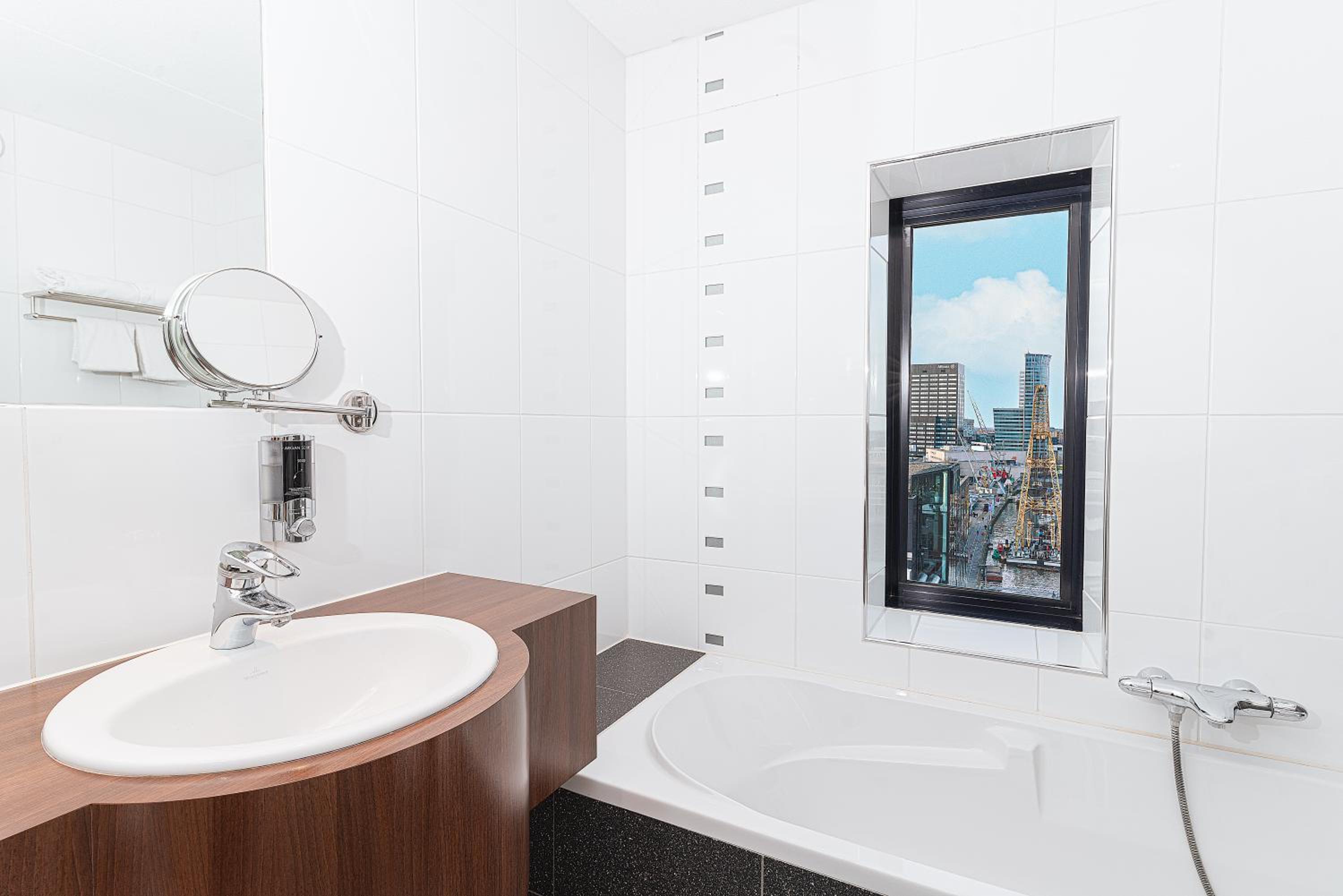 Deluxe Corner King Room With River View photo 1