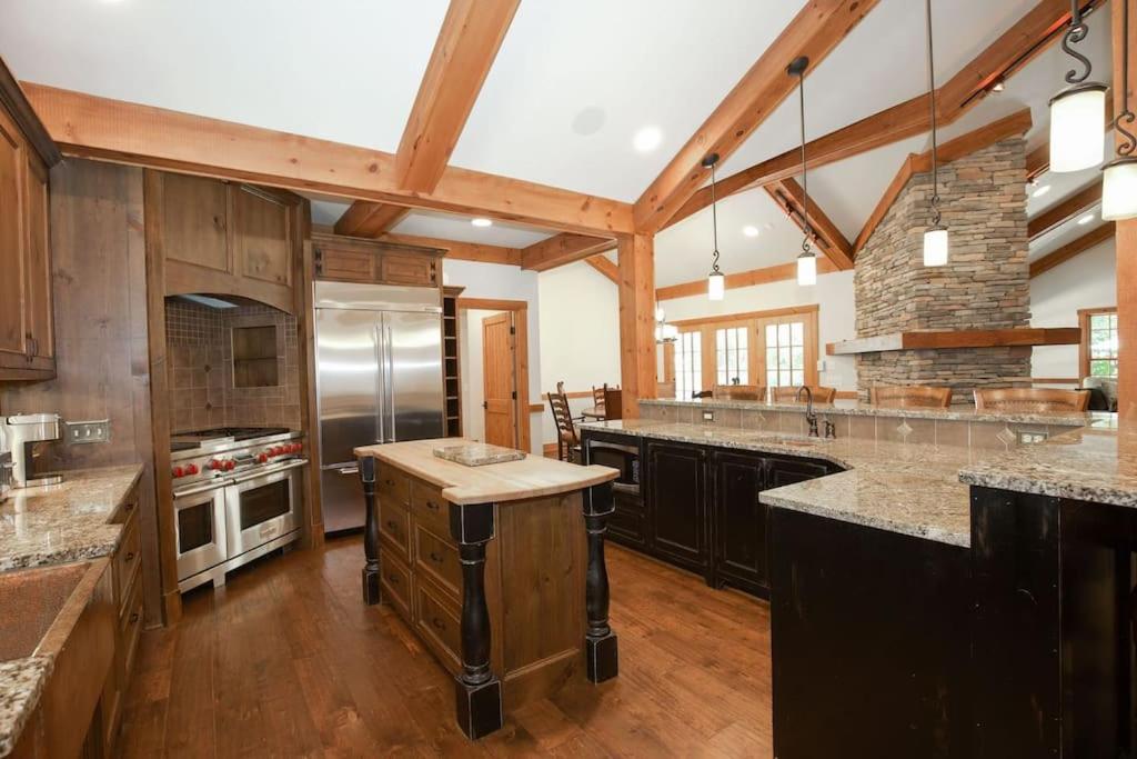Five-Bedroom House photo 2