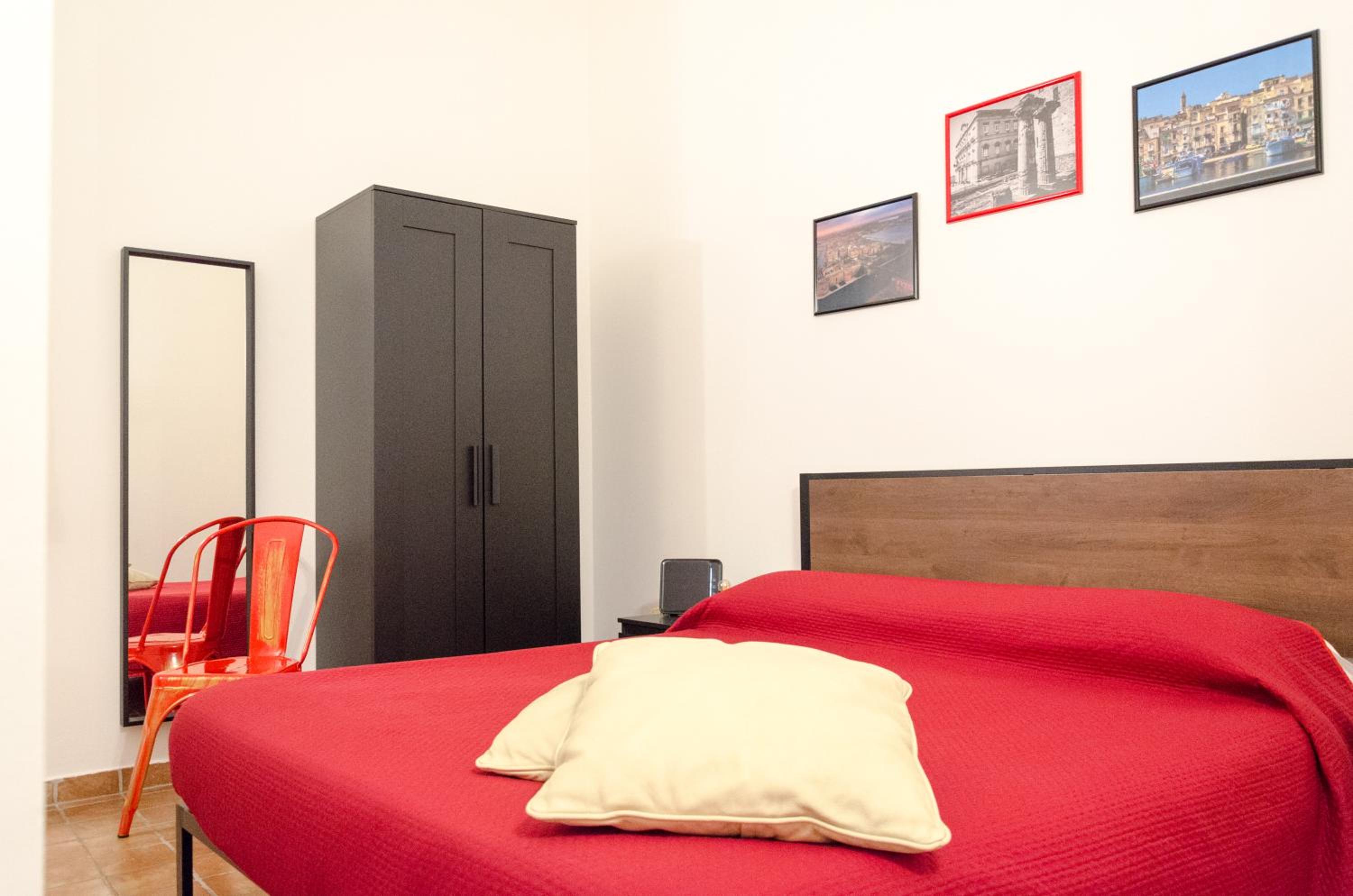 One-Bedroom Apartment photo 3