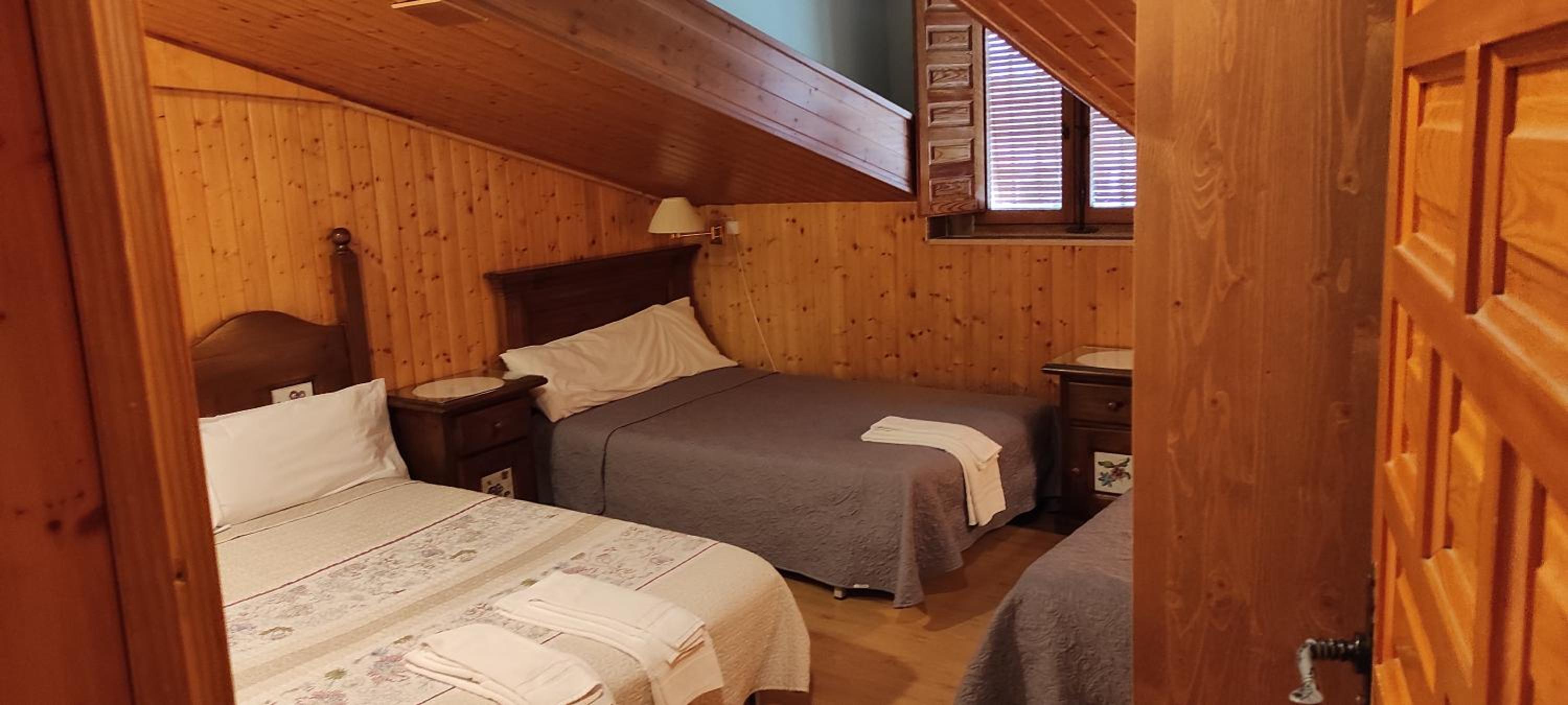 Six-Bedroom House photo 2