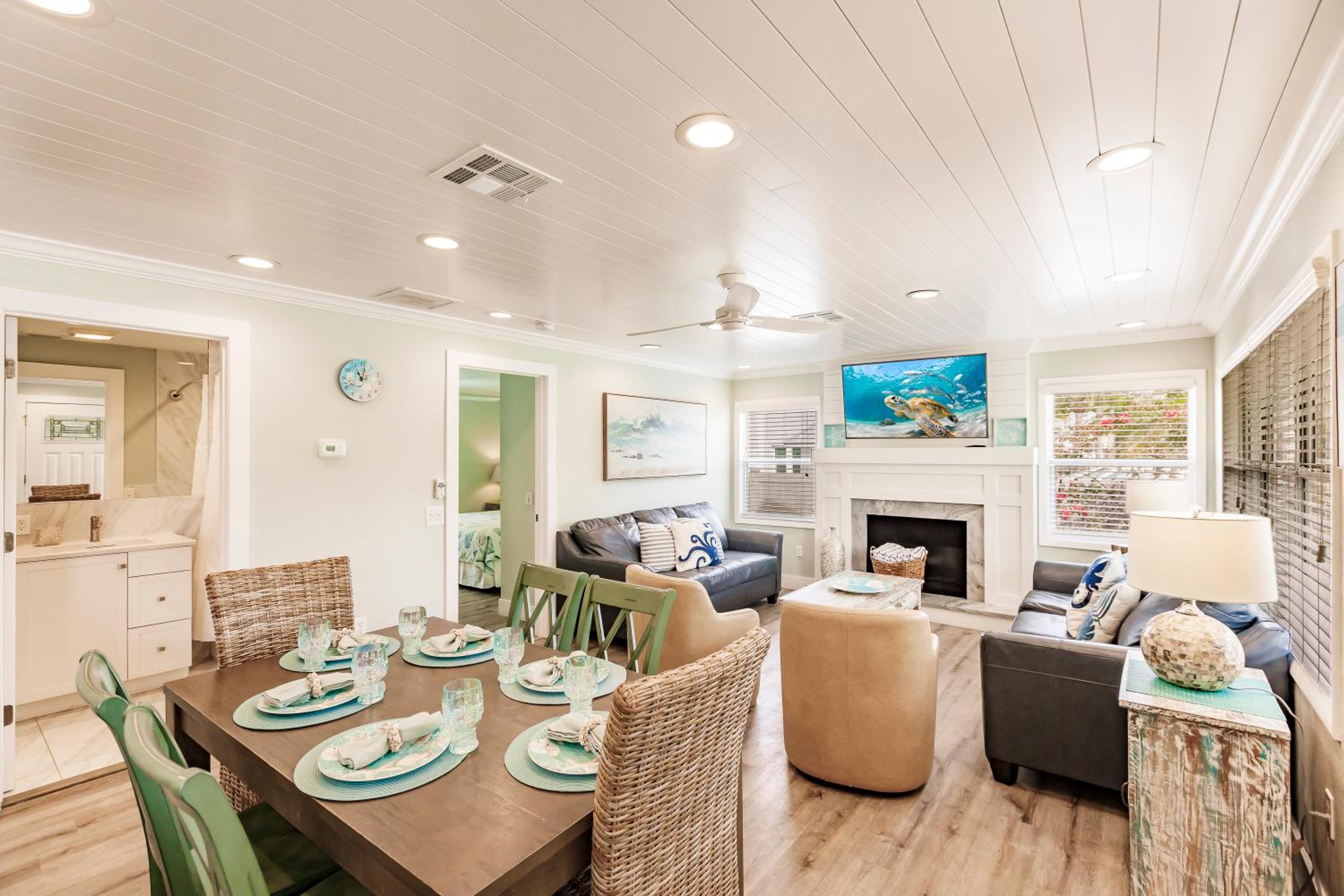 5230 Avenida Navarra, Siesta Key, FL (Lazy Daze) W/Pool