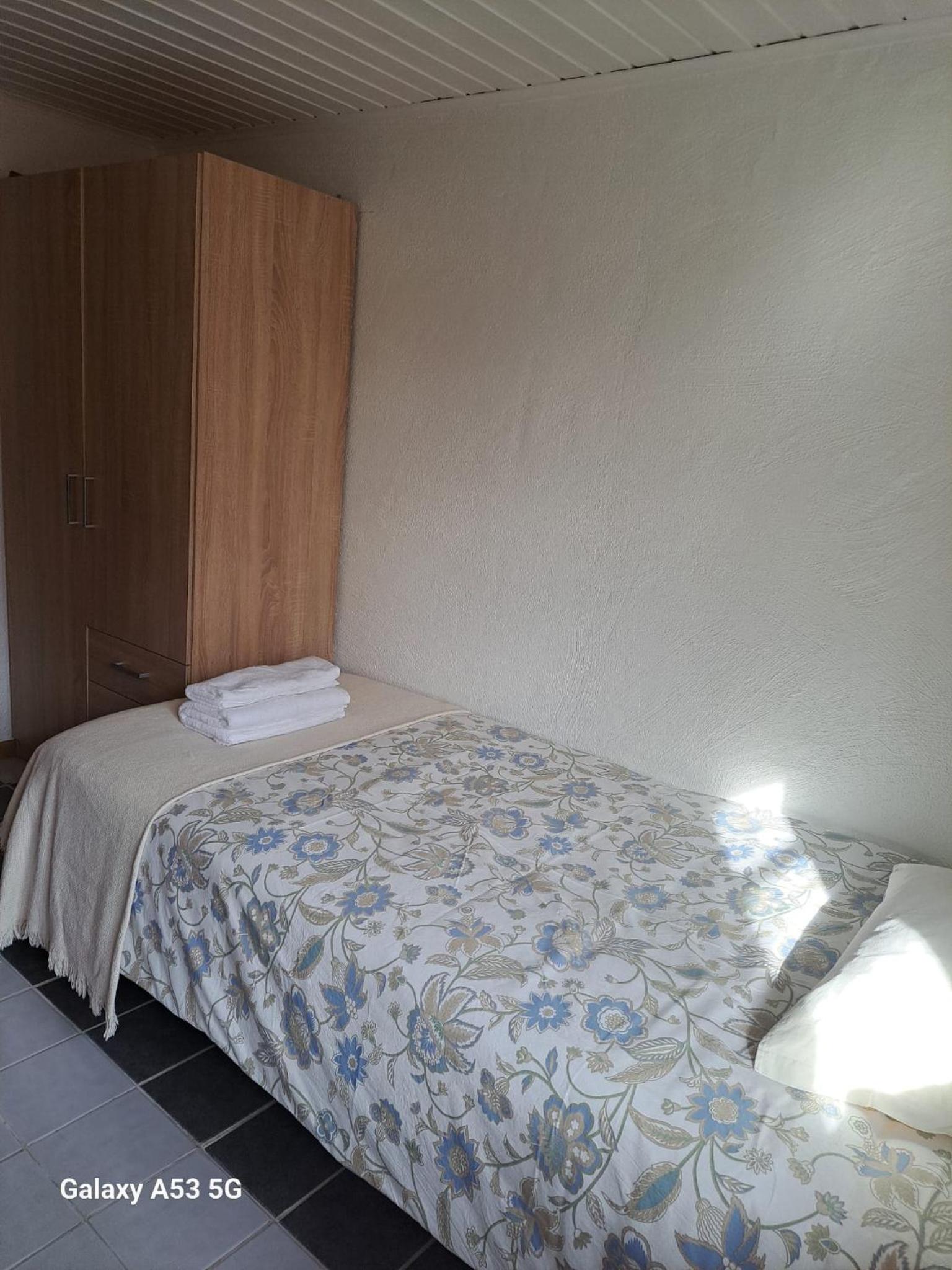 Double Room with Private Bathroom - No pets allowed - Photo 3