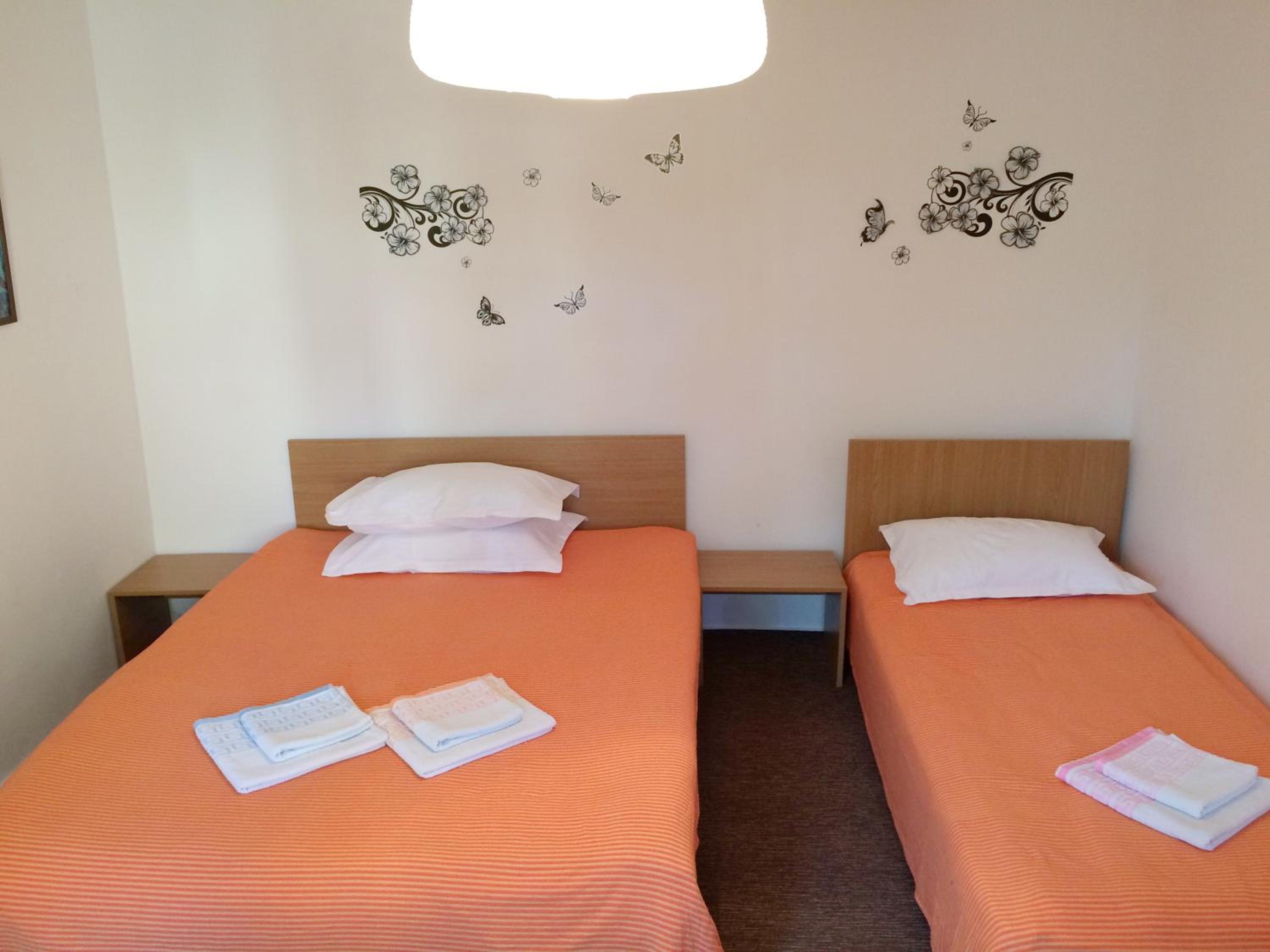 Triple Room with Private Bathroom - Photo 2