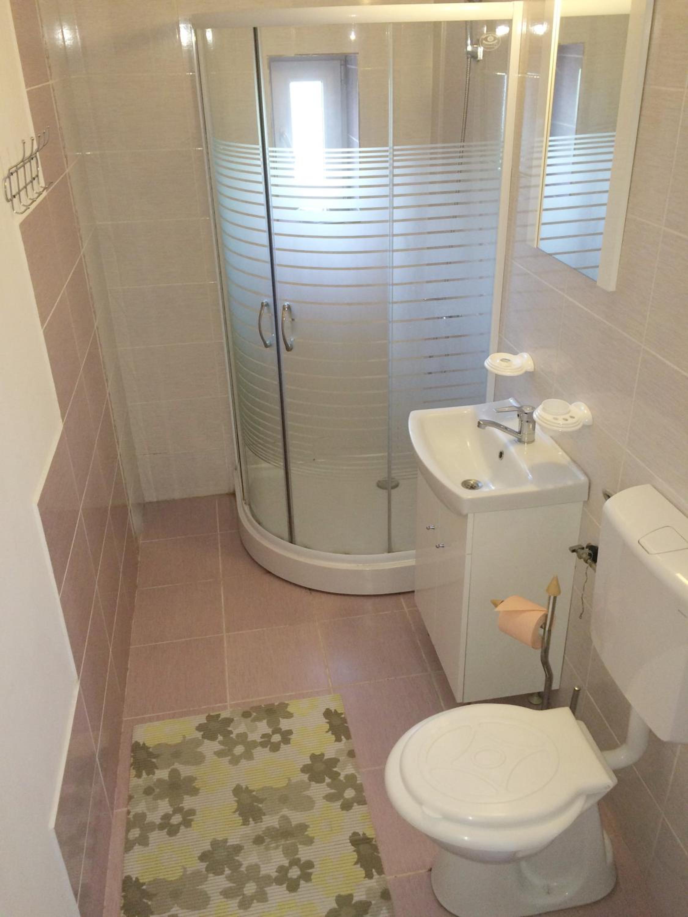 Triple Room with Private Bathroom - Photo 4