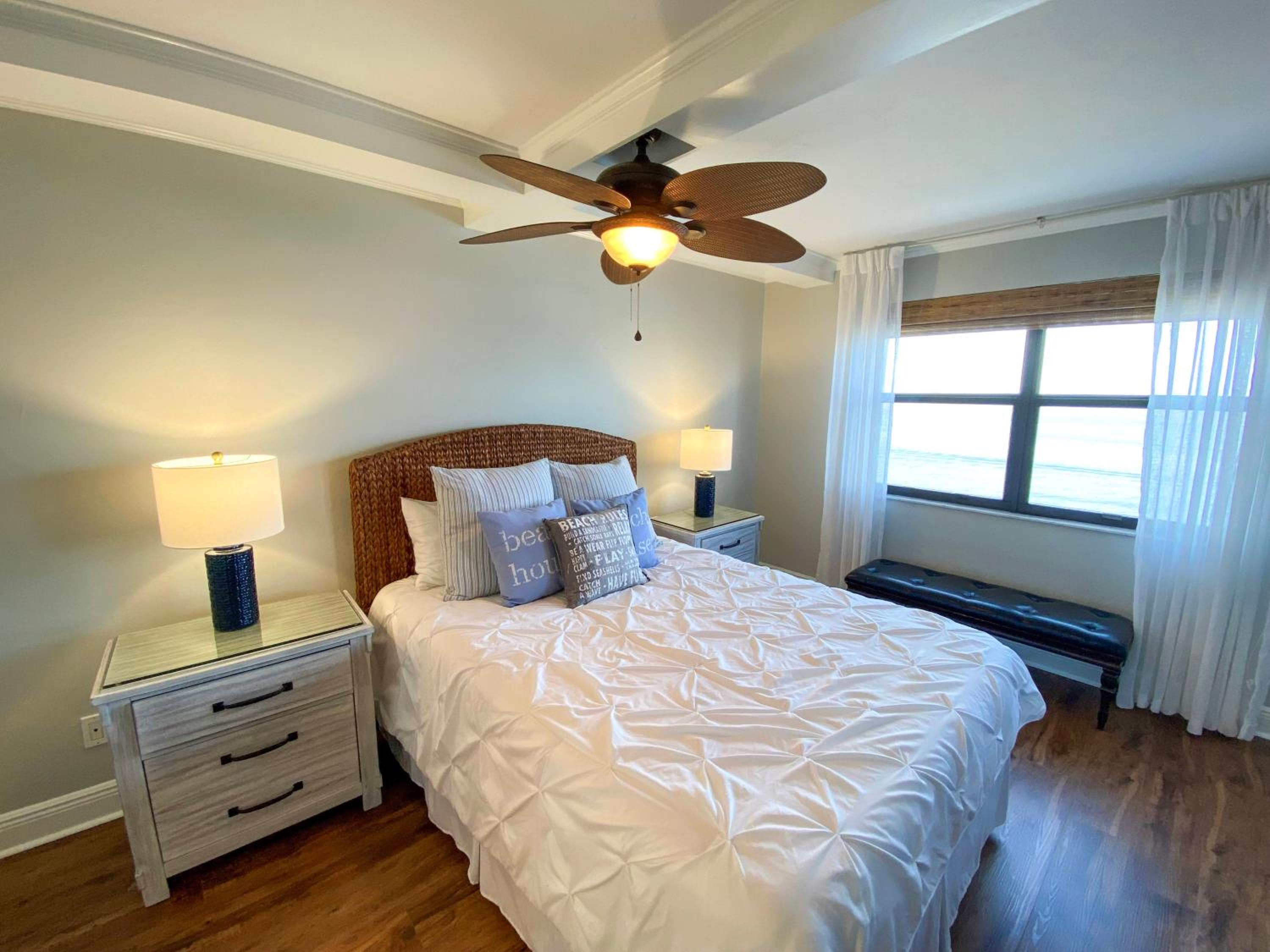 Deluxe Two-Bedroom Apartment with Waterview