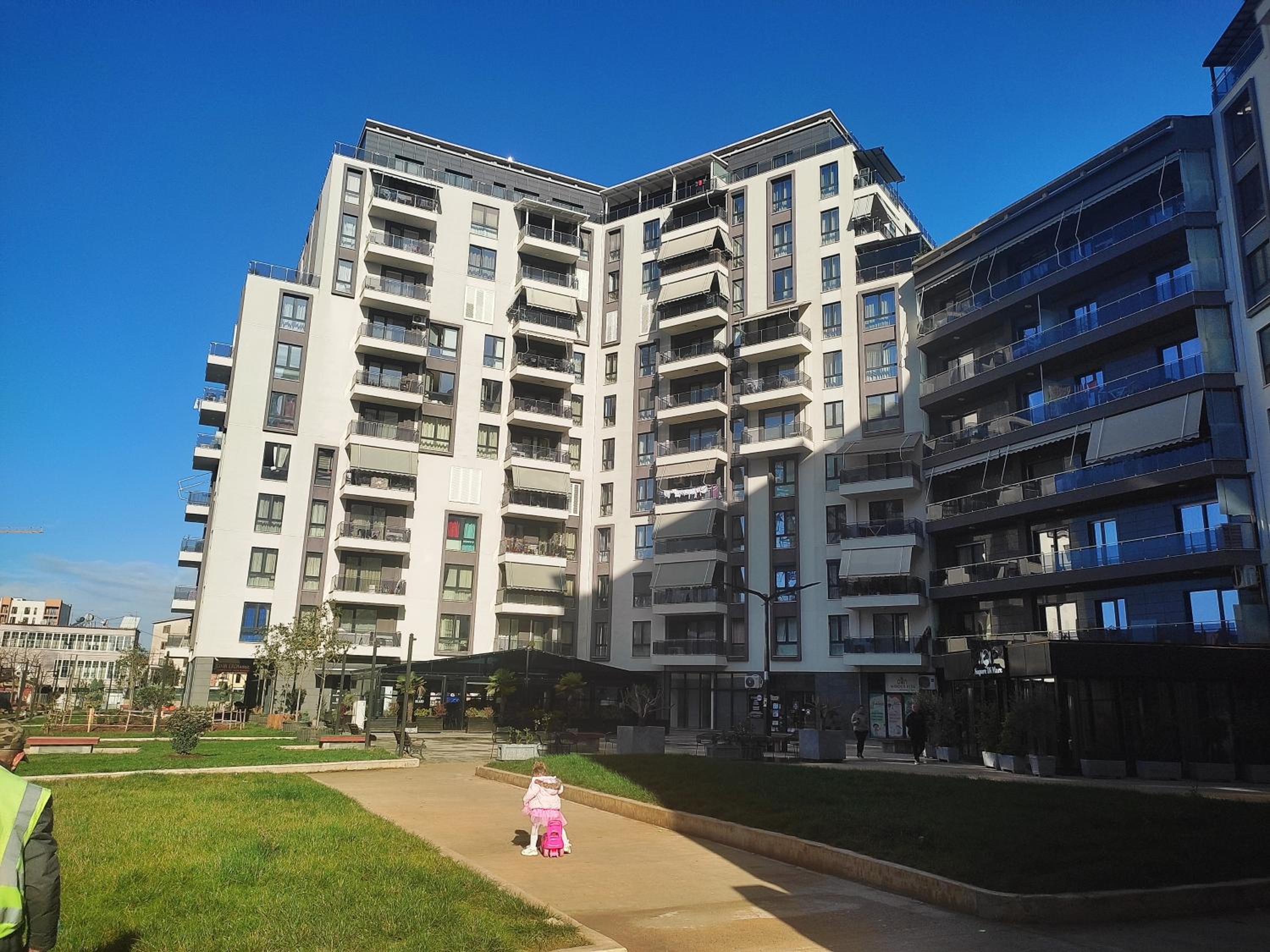 Apartment with Balcony photo 2