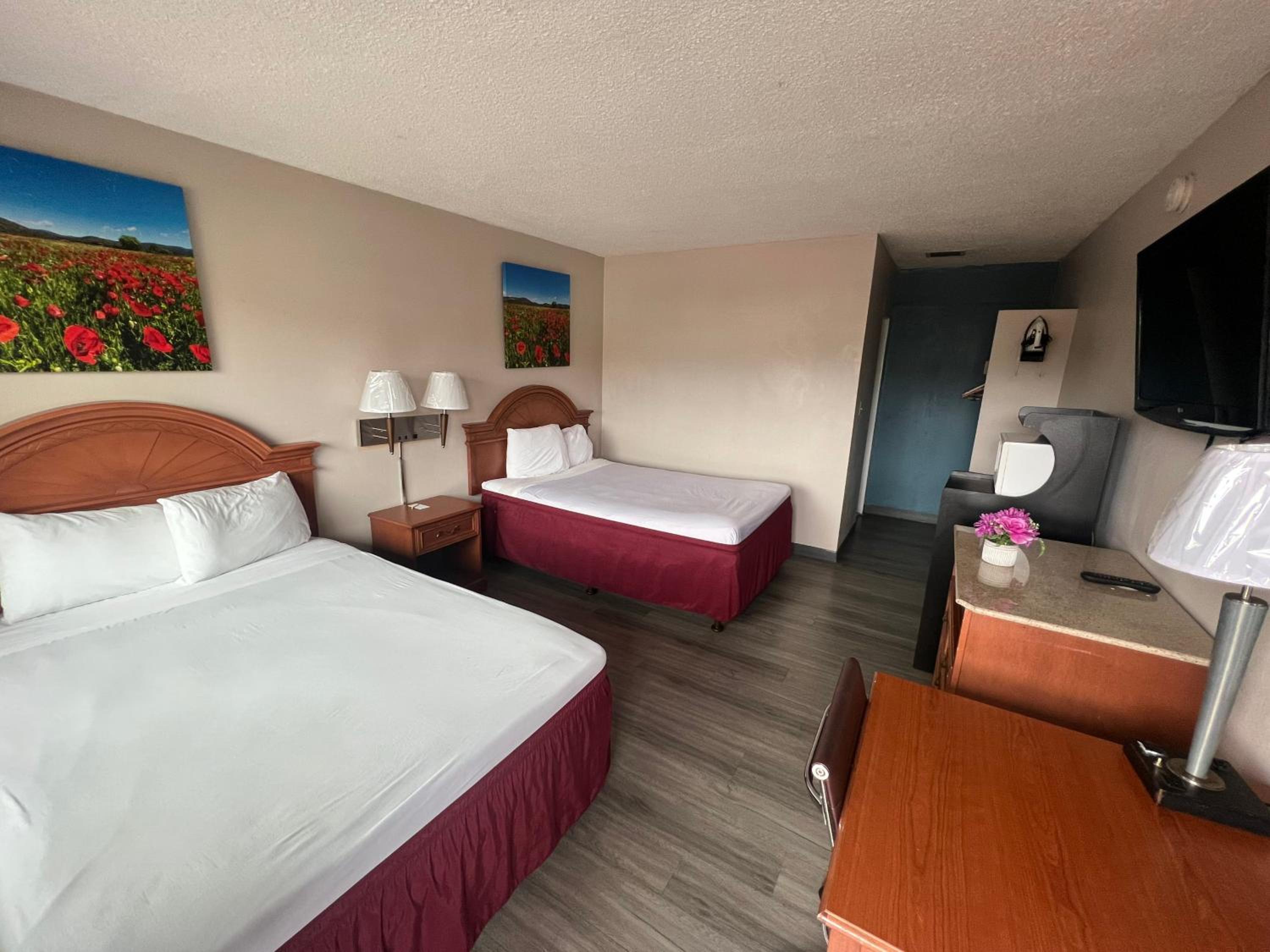 Double Room With Two Double Beds - Photo 4
