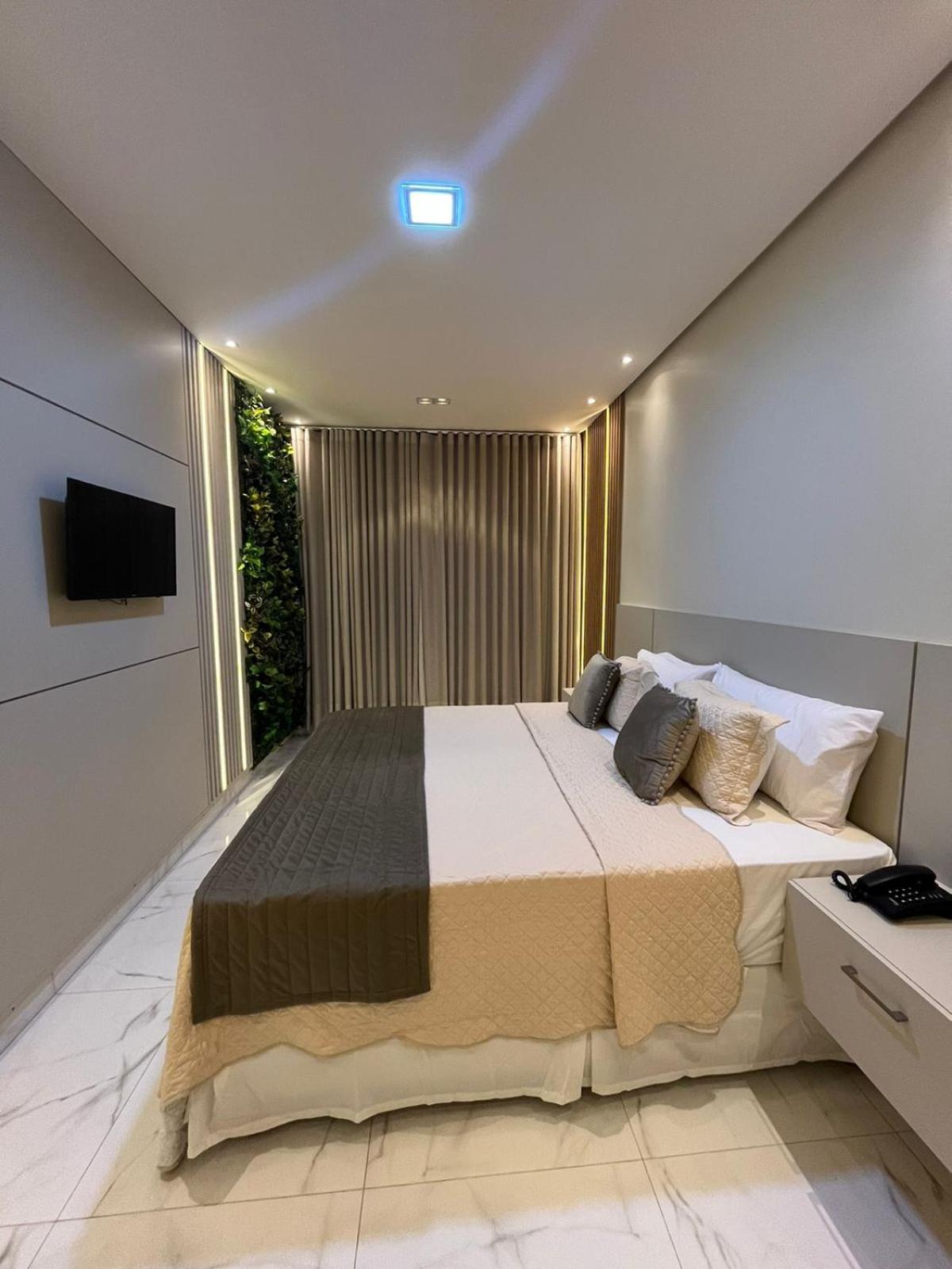 Deluxe Suite with Spa Bath
